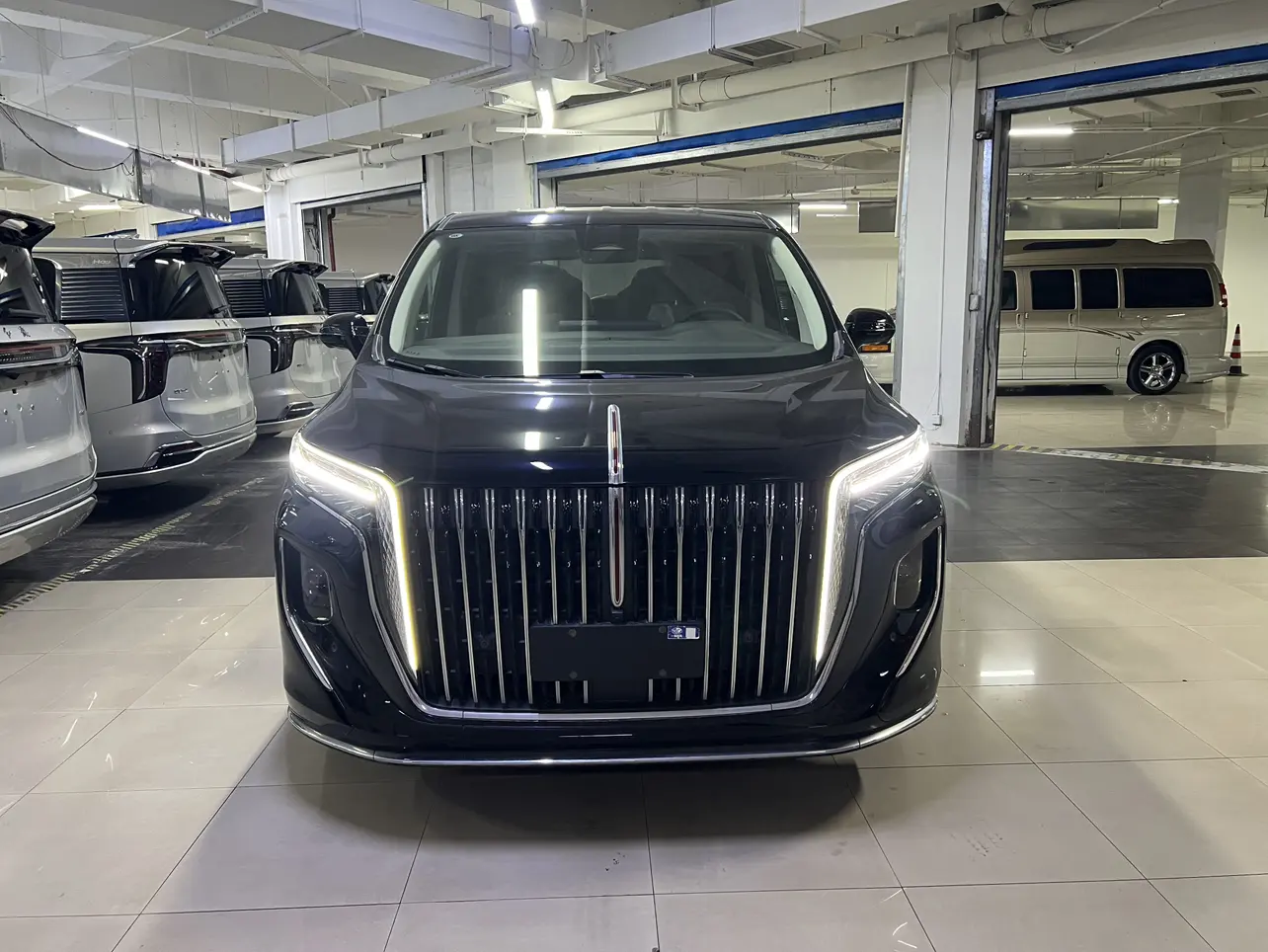 Hongqi HQ9  из Китая
