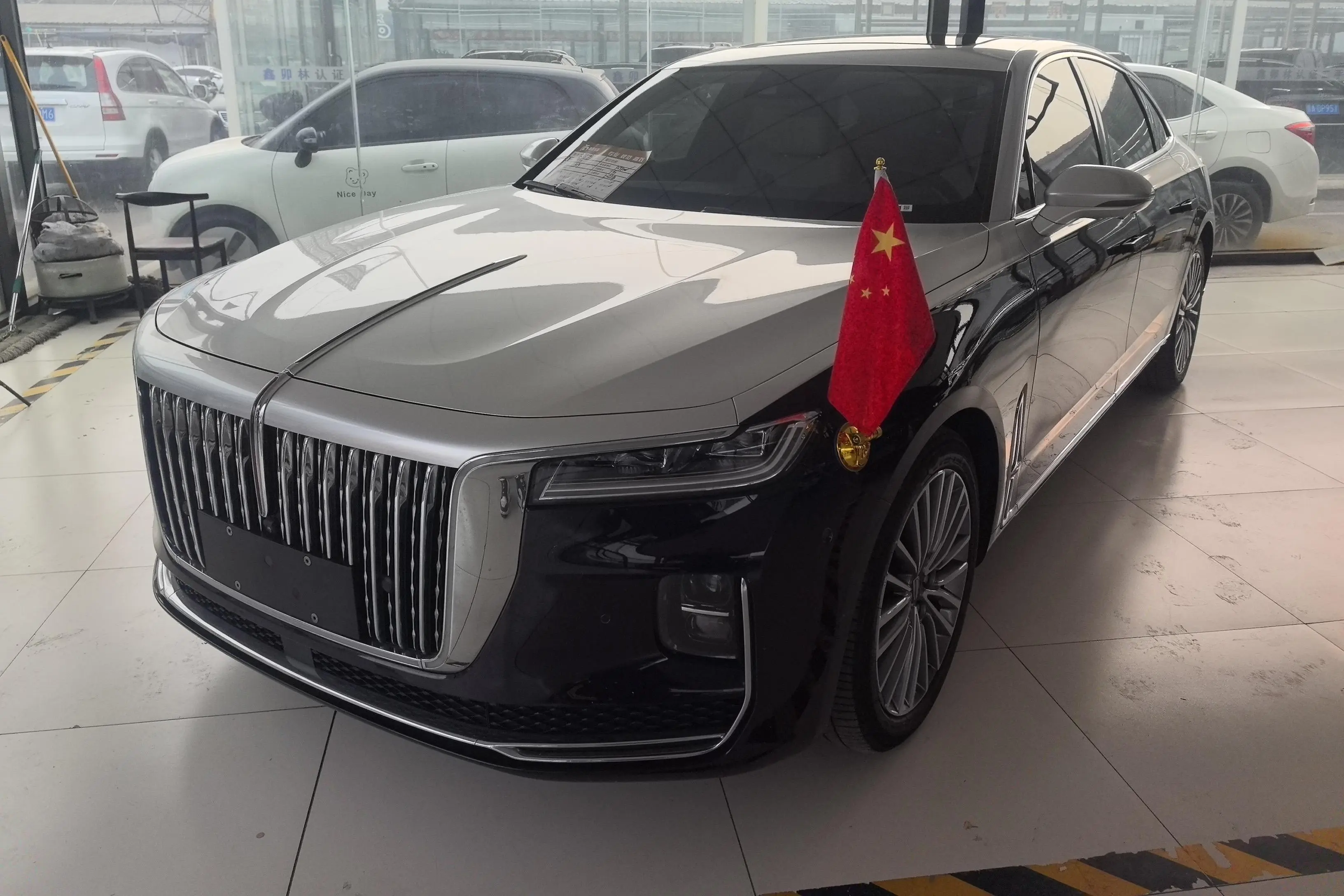 Hongqi H9  из Китая