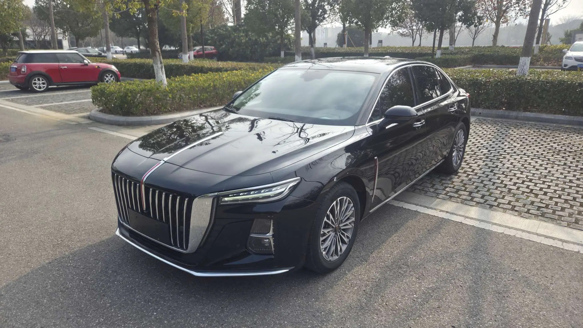 Hongqi H5  из Китая