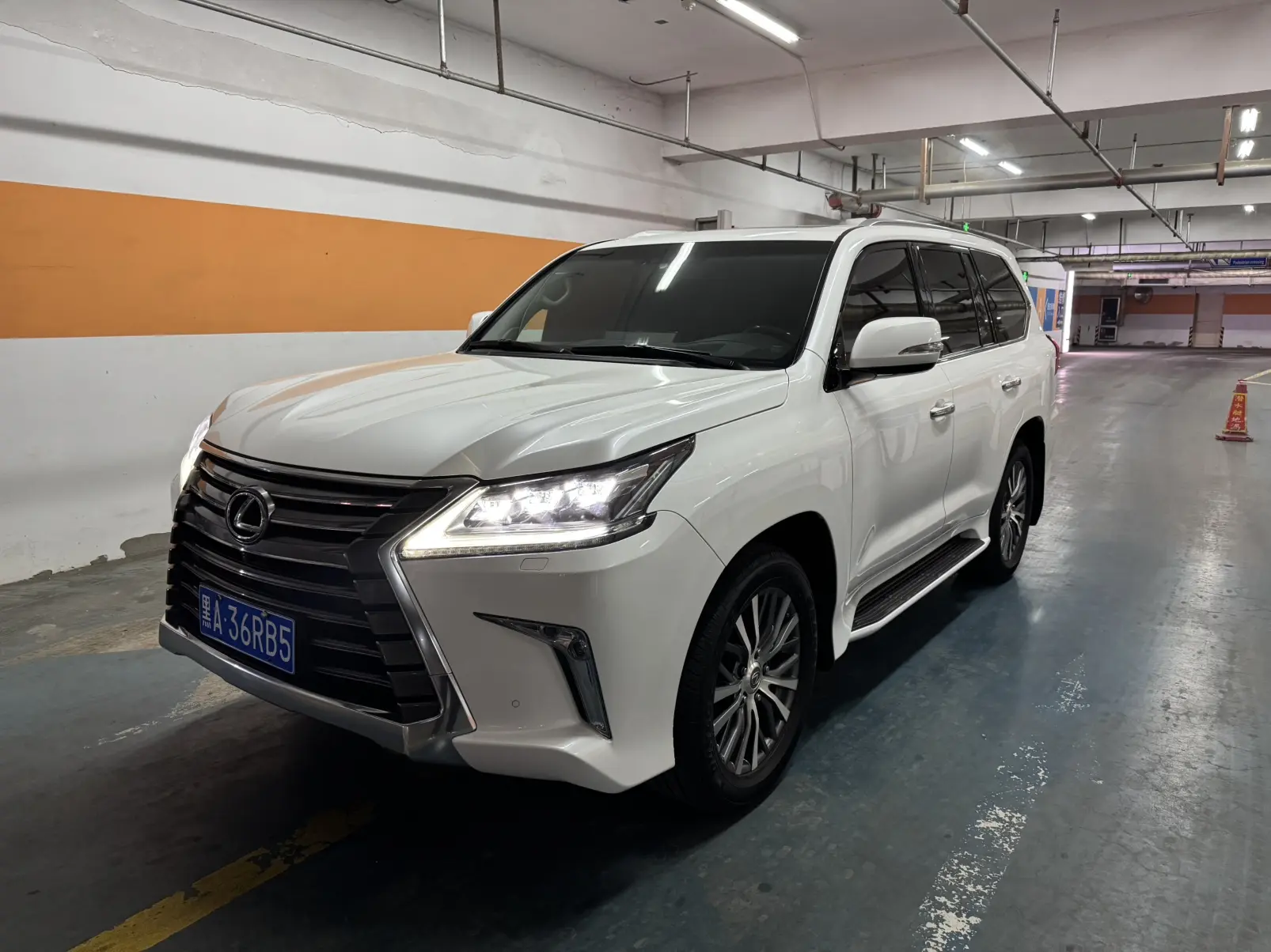Lexus LX