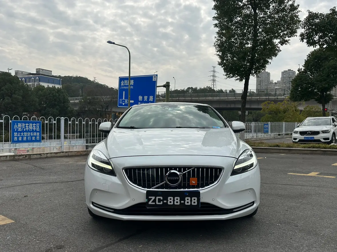 Volvo V40  из Китая