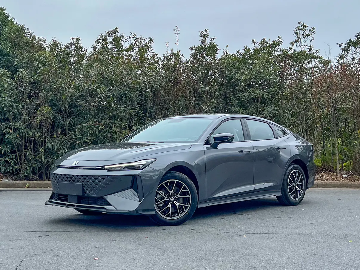 Changan UNI-V  из Китая