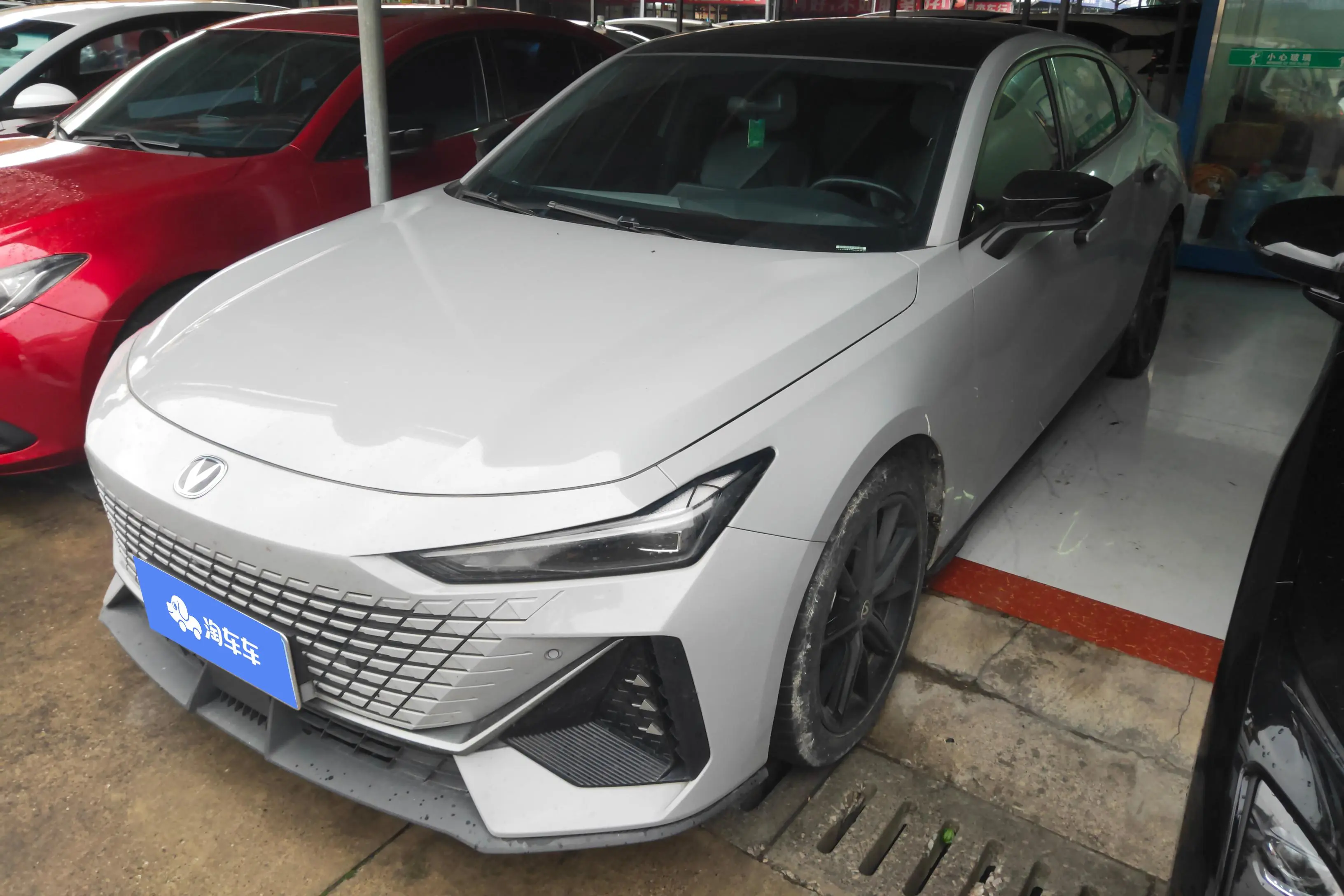 Changan UNI-V  из Китая