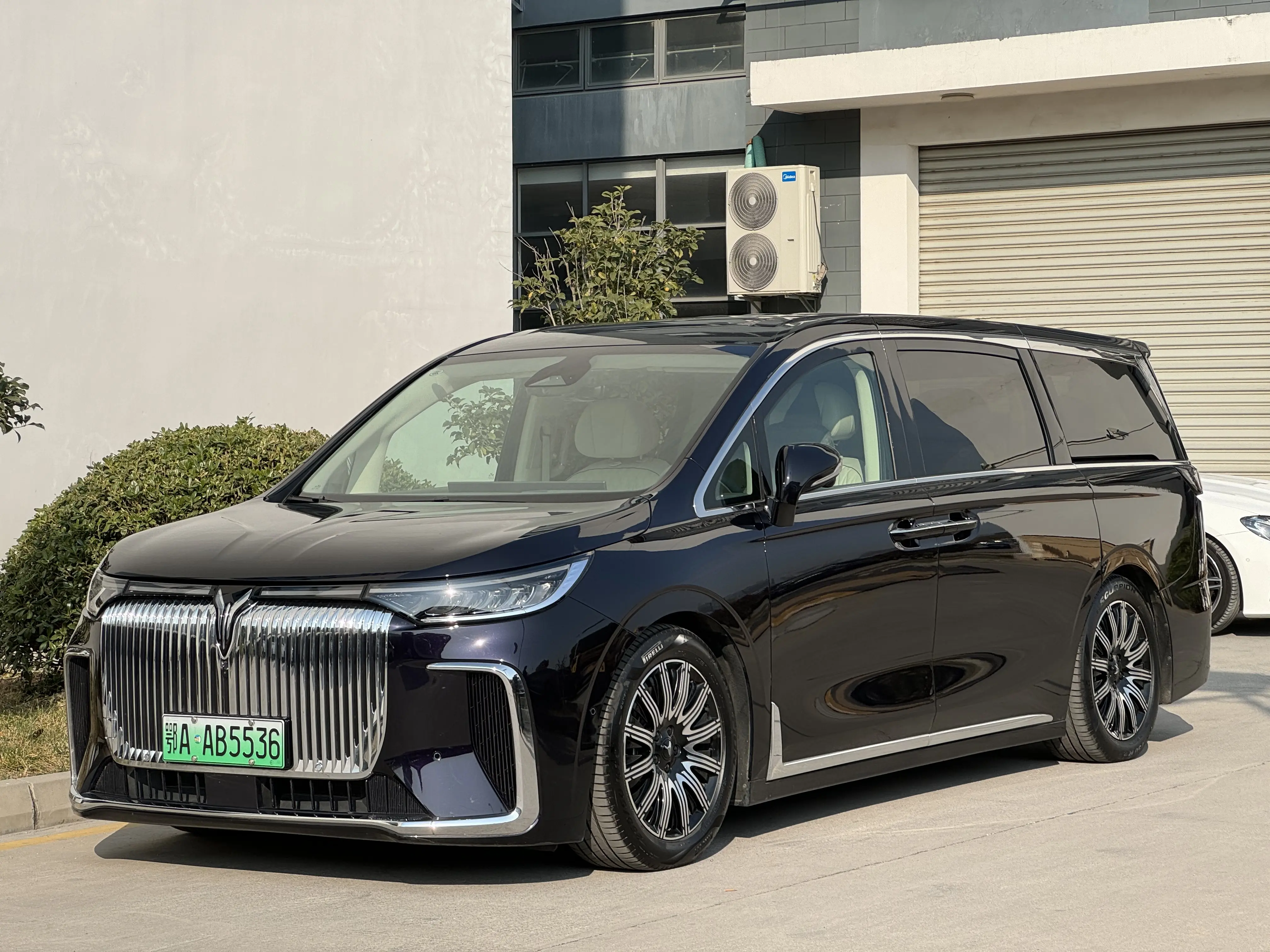 Voyah Lantu Dreamer EV  из Китая