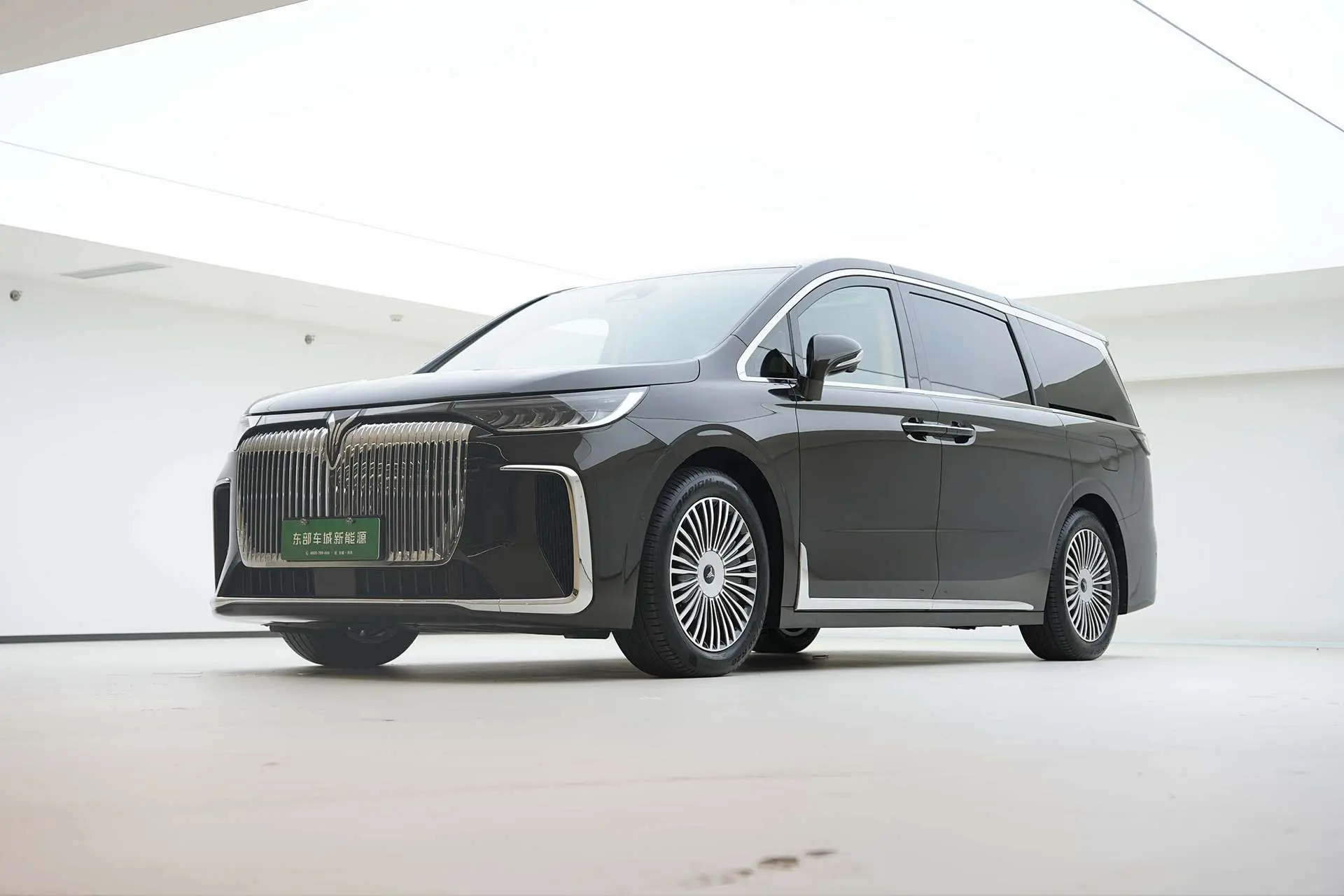 Voyah Lantu Dreamer PHEV  из Китая