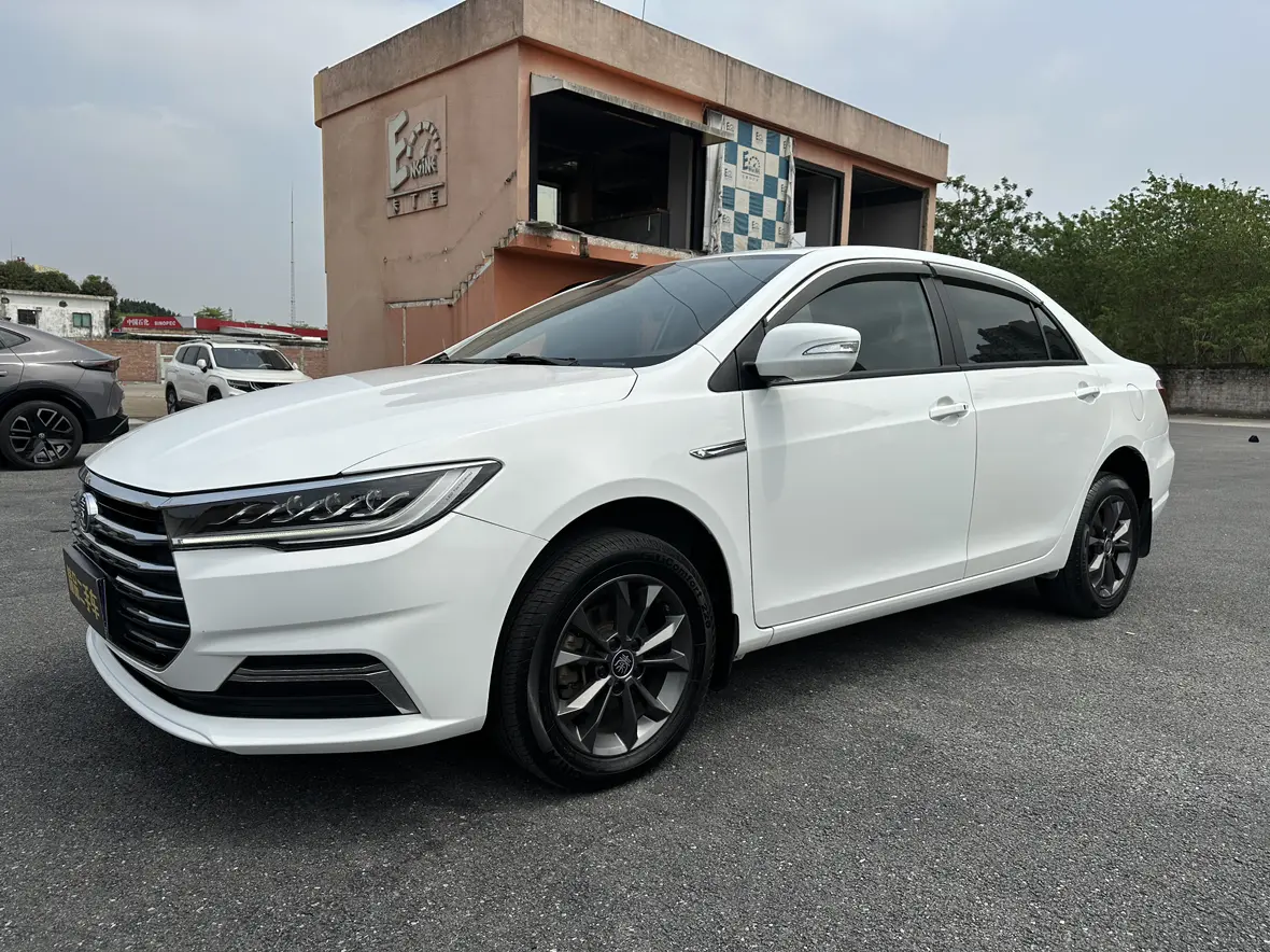 BYD Qin  из Китая