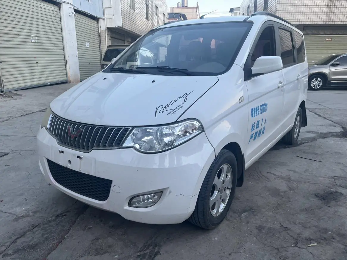 Wuling Hongguang  из Китая