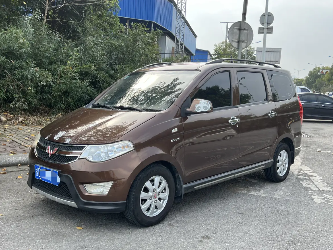 Wuling Hongguang  из Китая