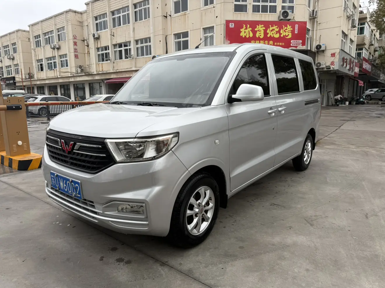 Wuling Hongguang V  из Китая