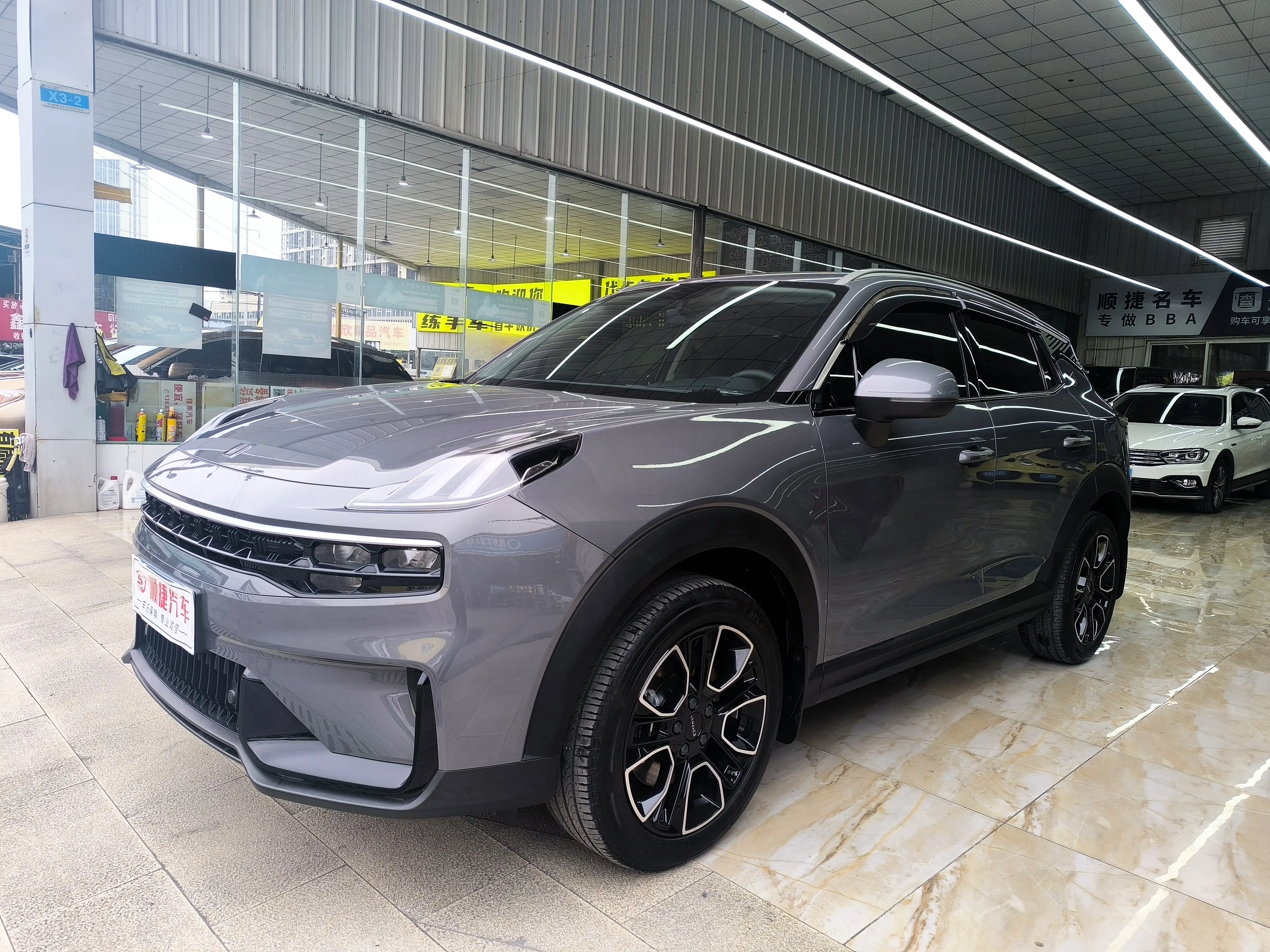 Lynk & Co 06