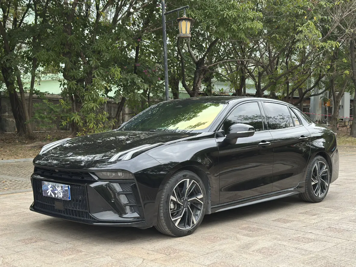 Lynk & Co 03
