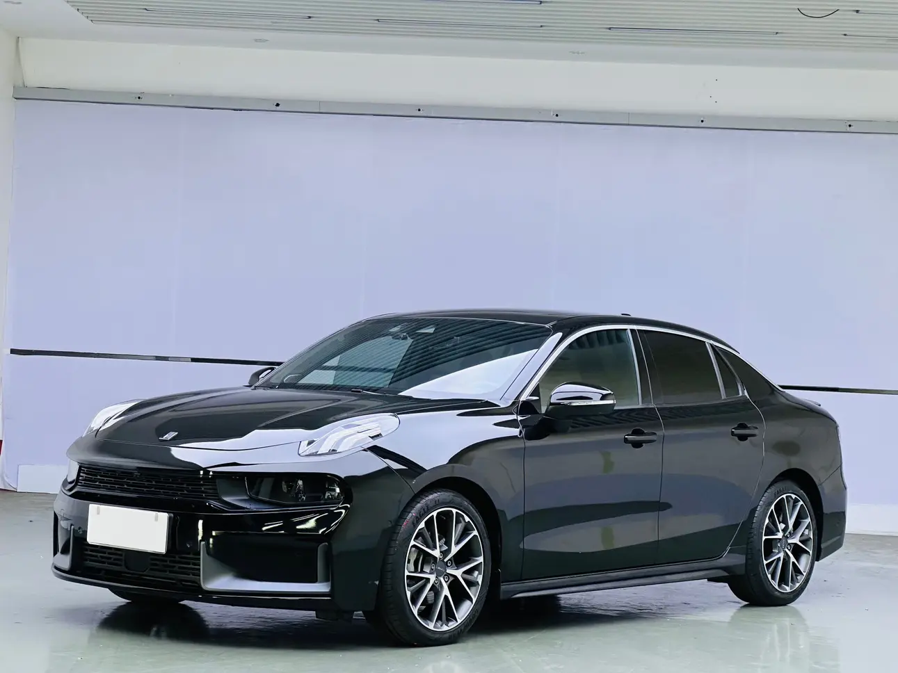Lynk & Co 03