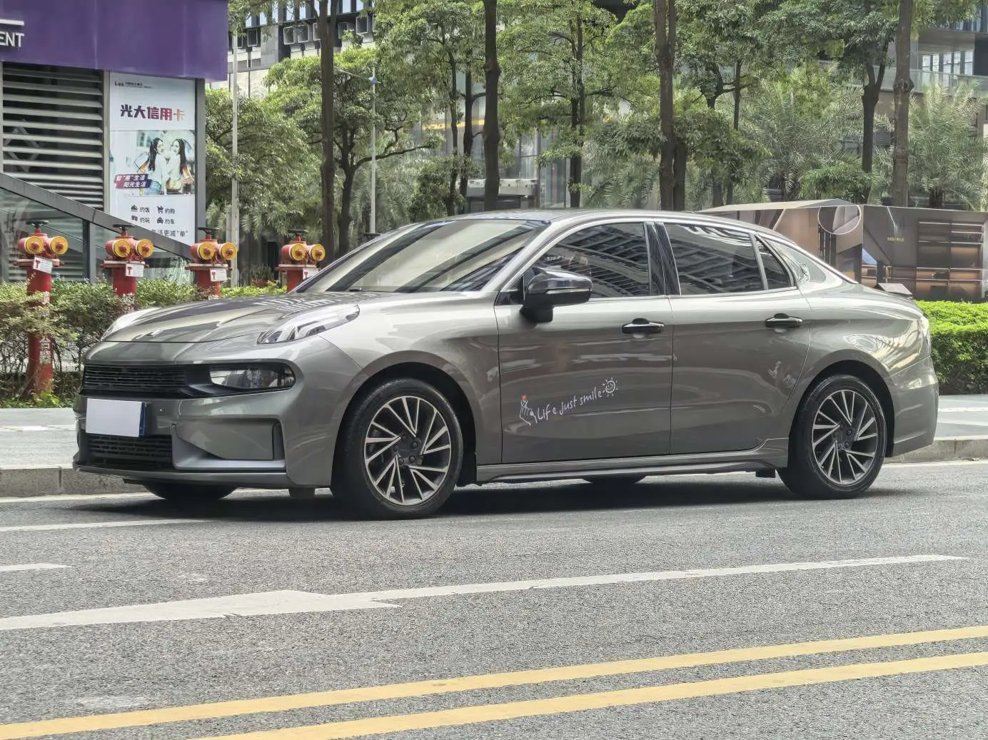 Lynk & Co 03
