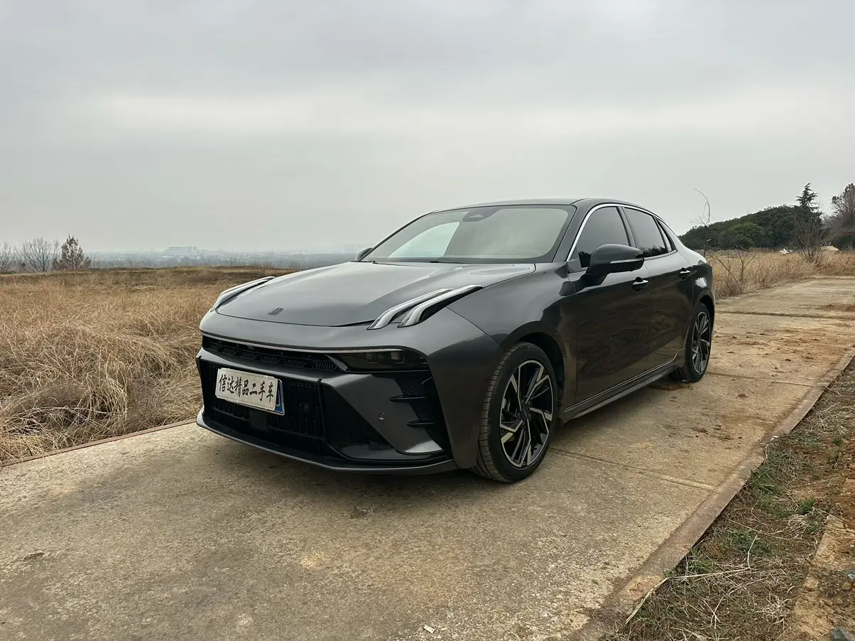Lynk & Co 03
