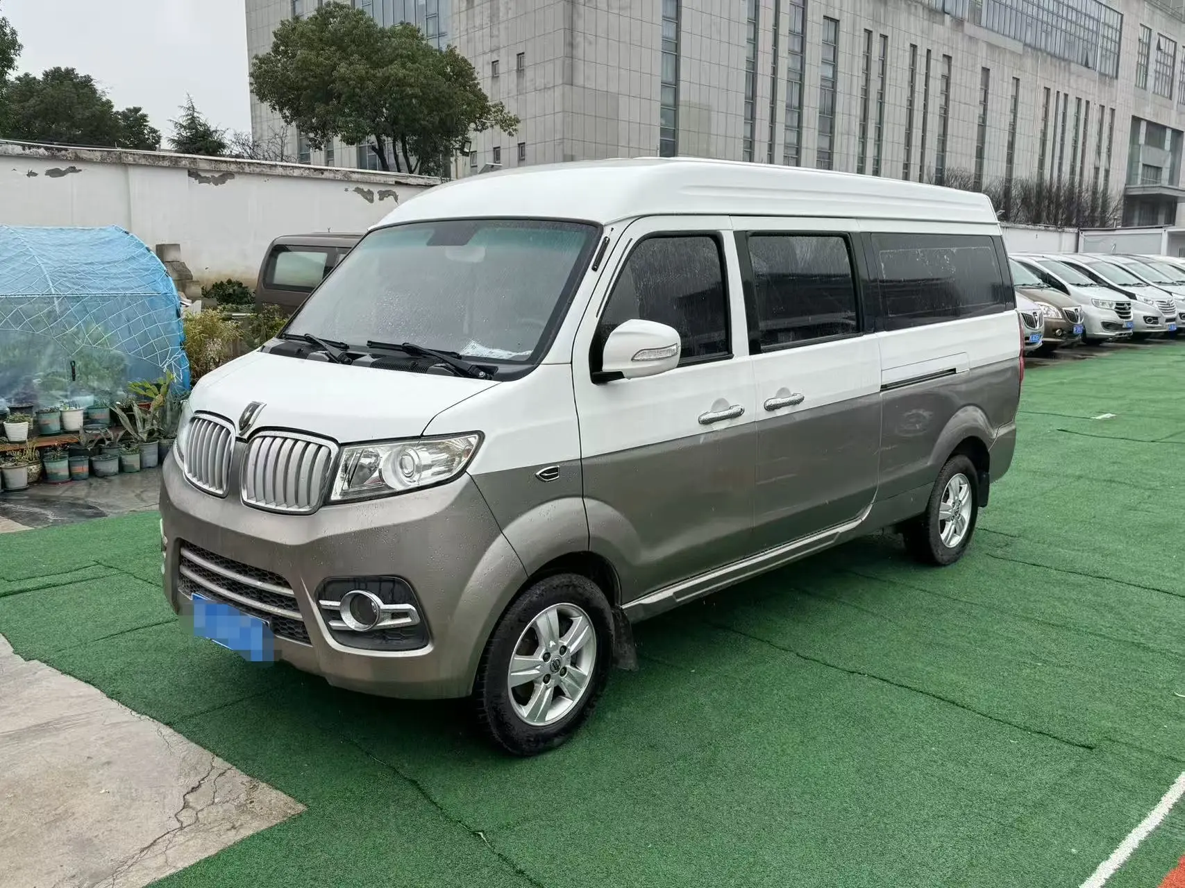 Golden cup New Hiace X30L  из Китая