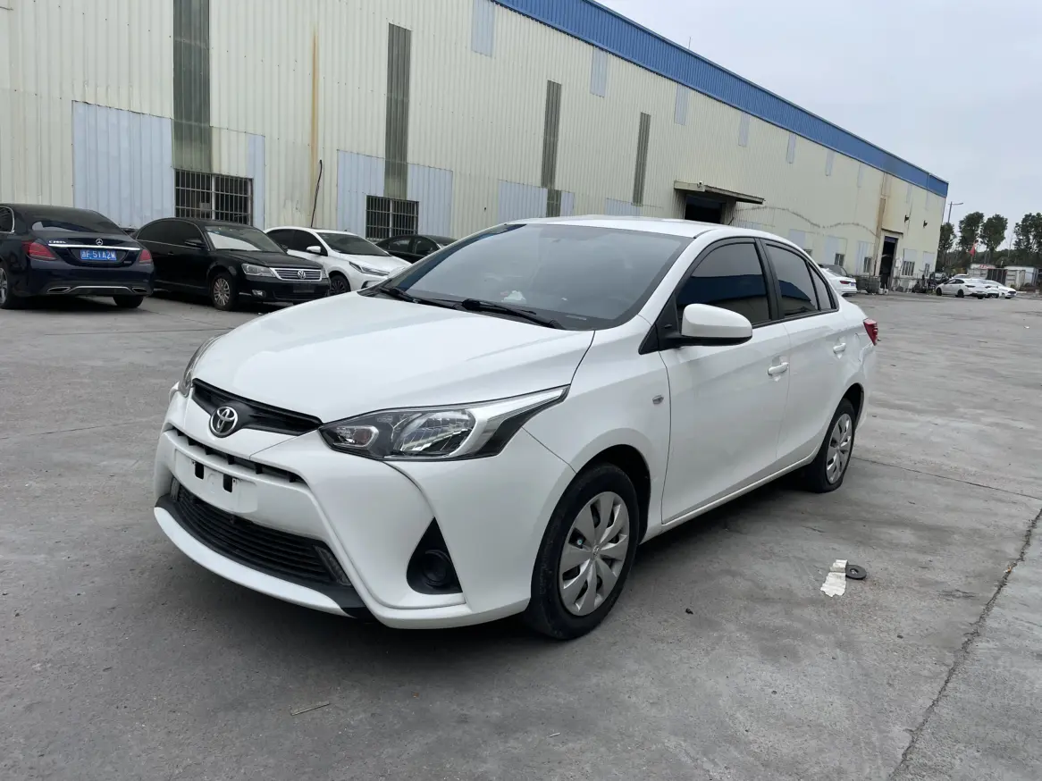 Toyota YARiS L Enjoy  из Китая