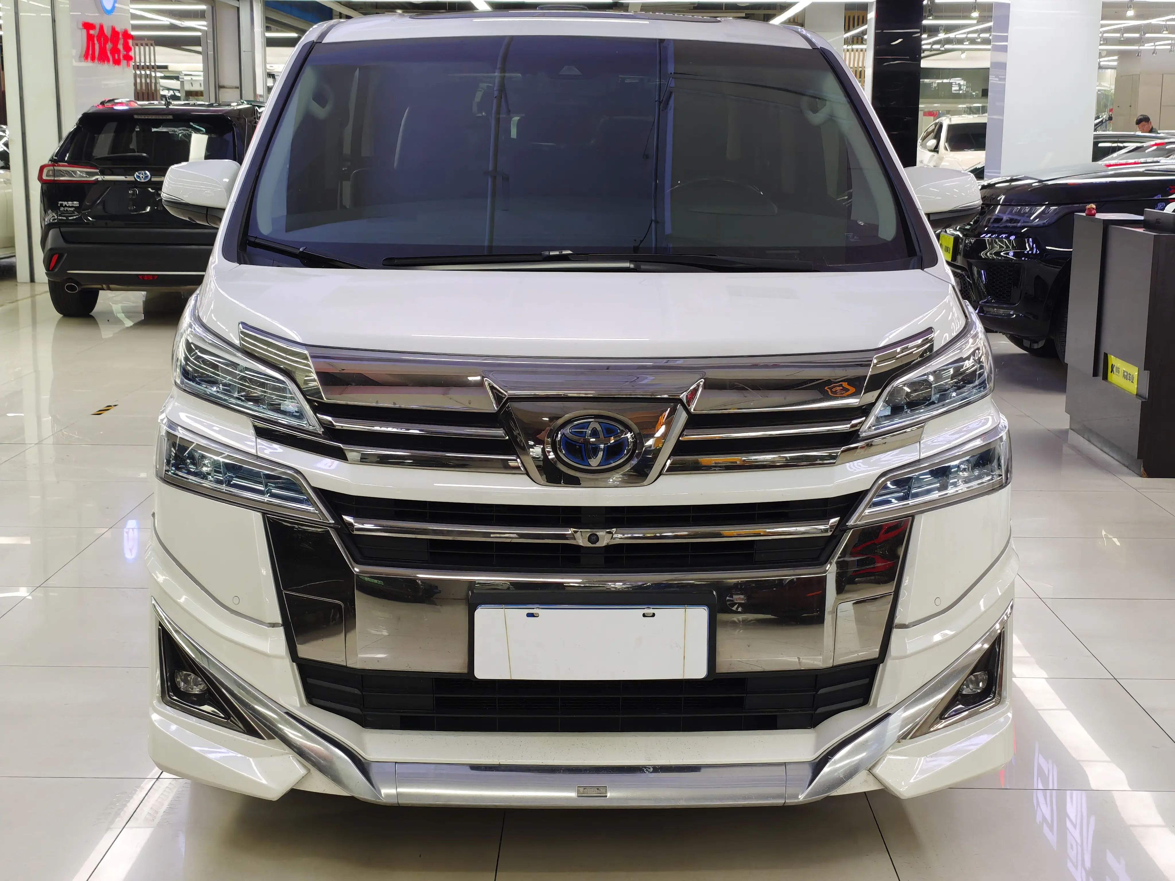 Toyota Crown Wellfire (Wilfa)  из Китая