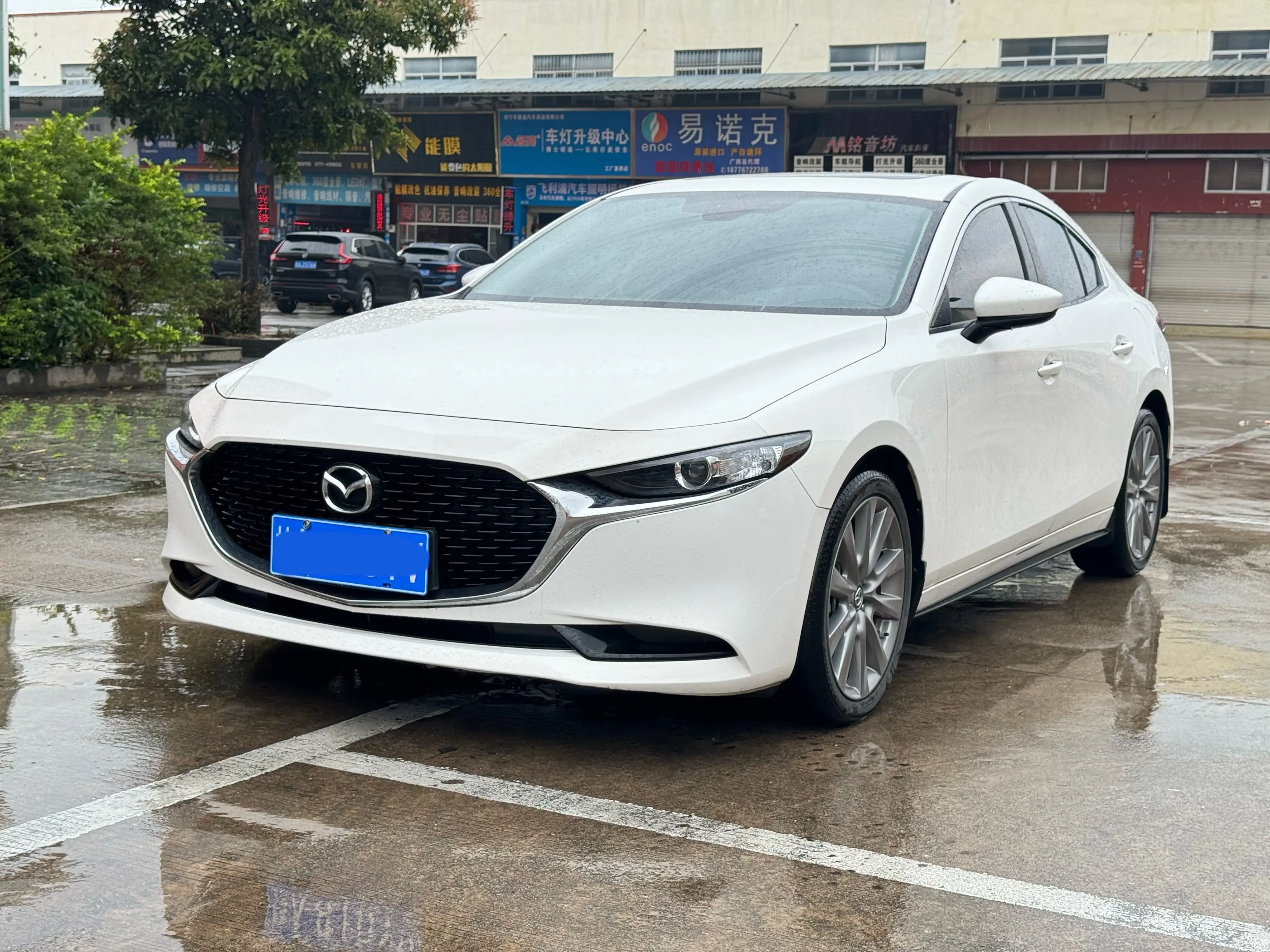 Mazda Axela (Mazda3)  из Китая