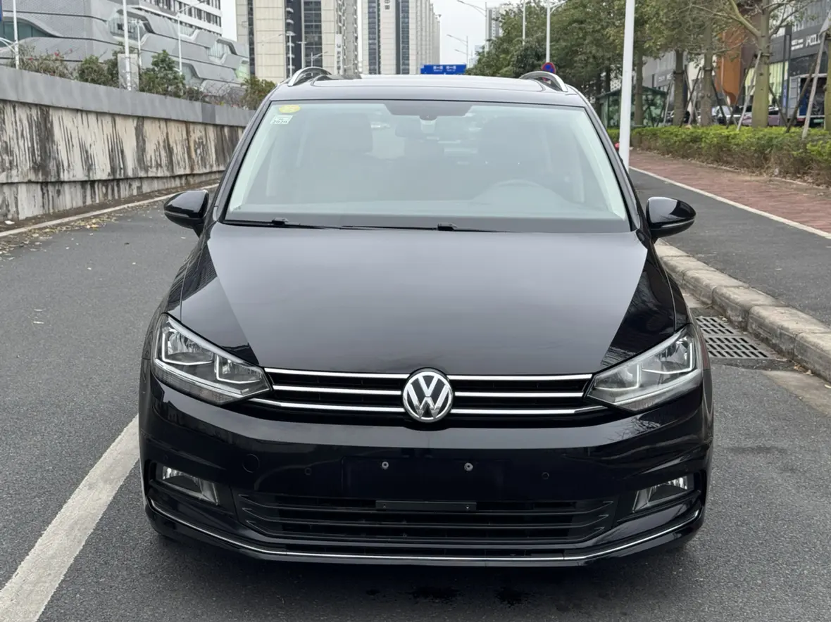 Volkswagen Touran L  из Китая
