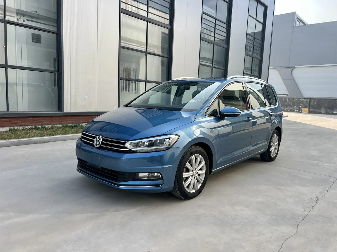Volkswagen Touran L  из Китая