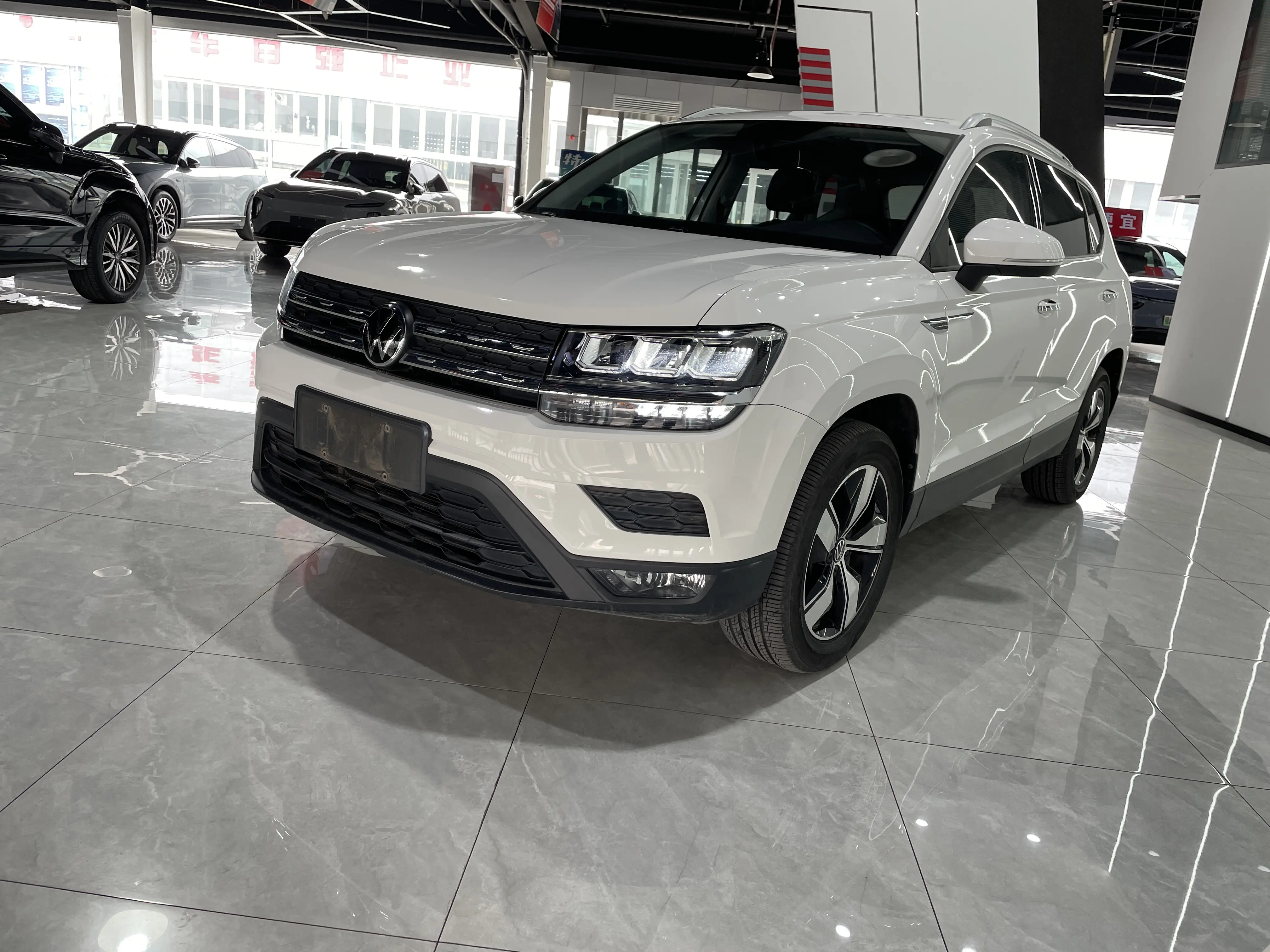 Volkswagen Tharu  из Китая