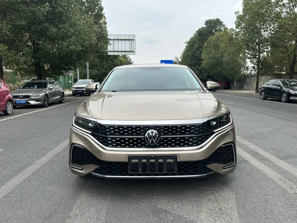 Volkswagen Passat  из Китая