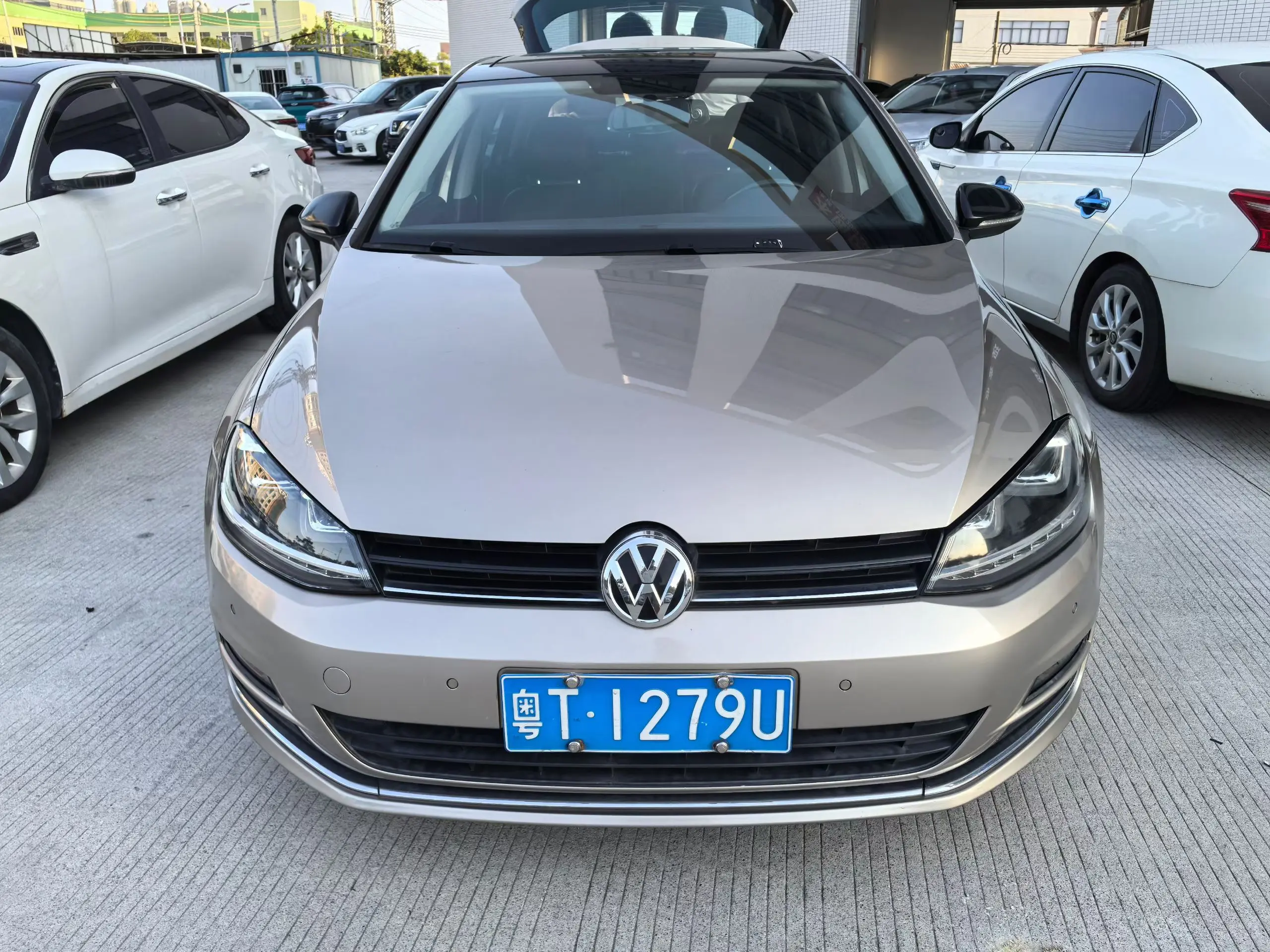 Volkswagen Golf  из Китая