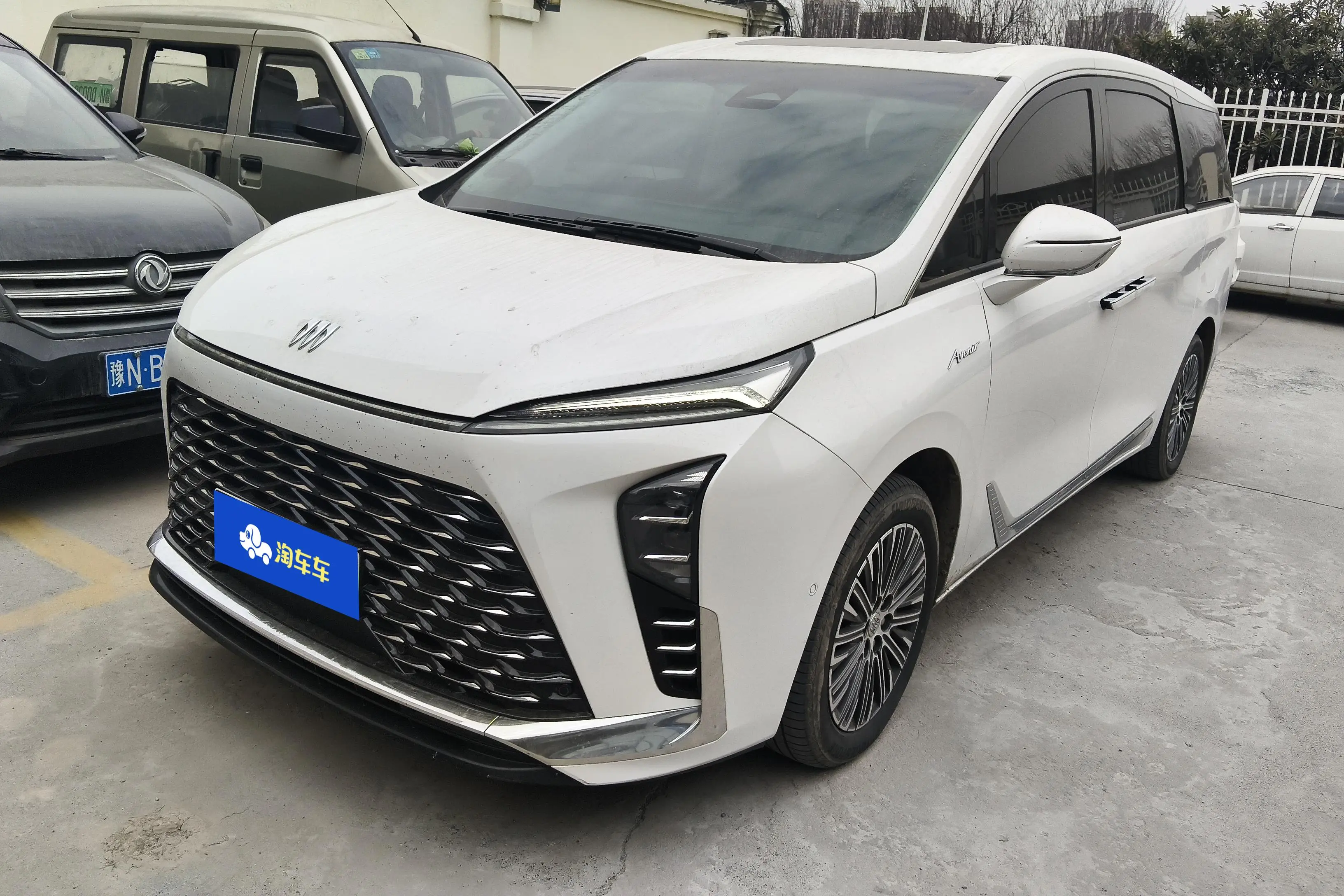 Buick GL8 PHEV  из Китая