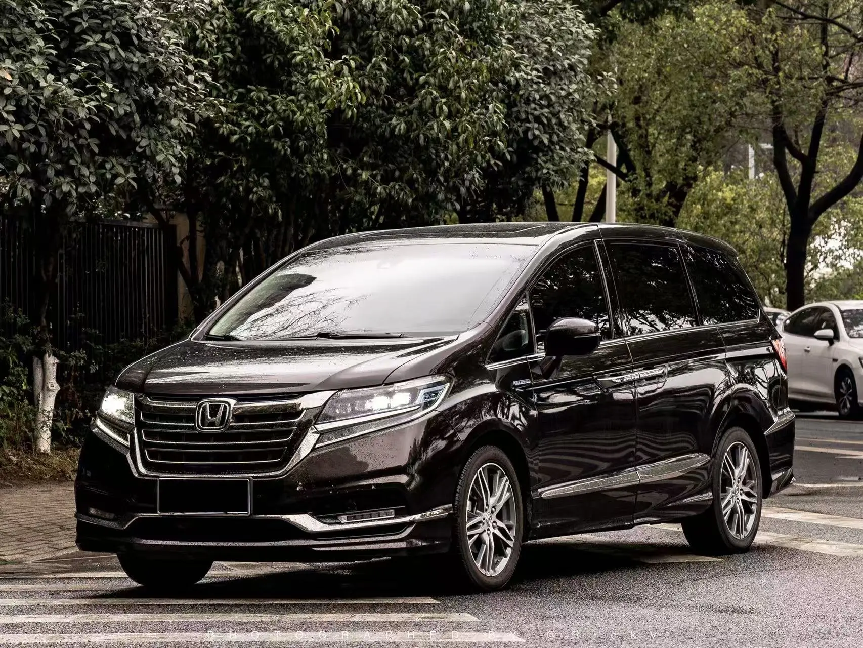 Honda Elysion (Alison)  из Китая