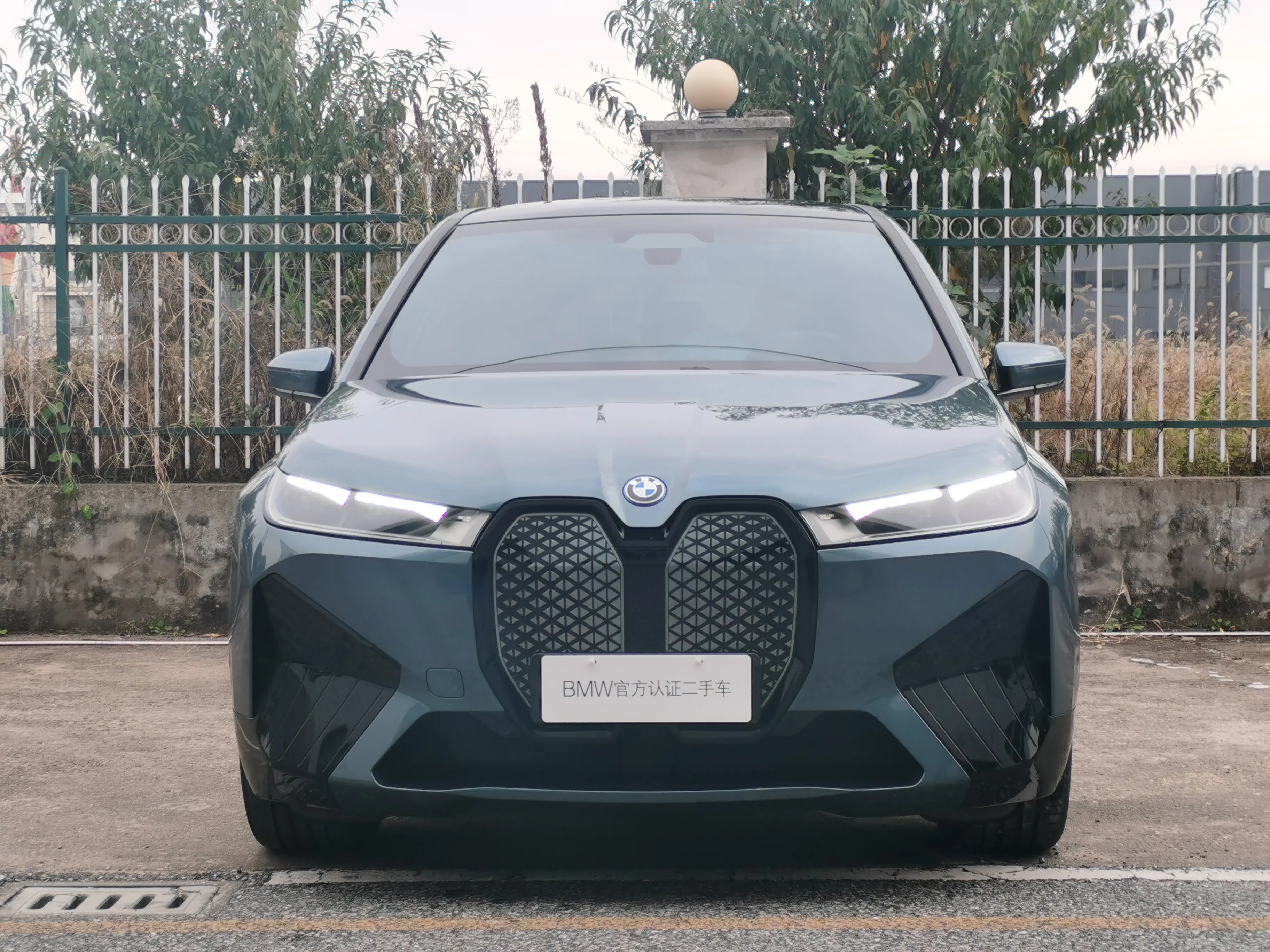 BMW iX  из Китая