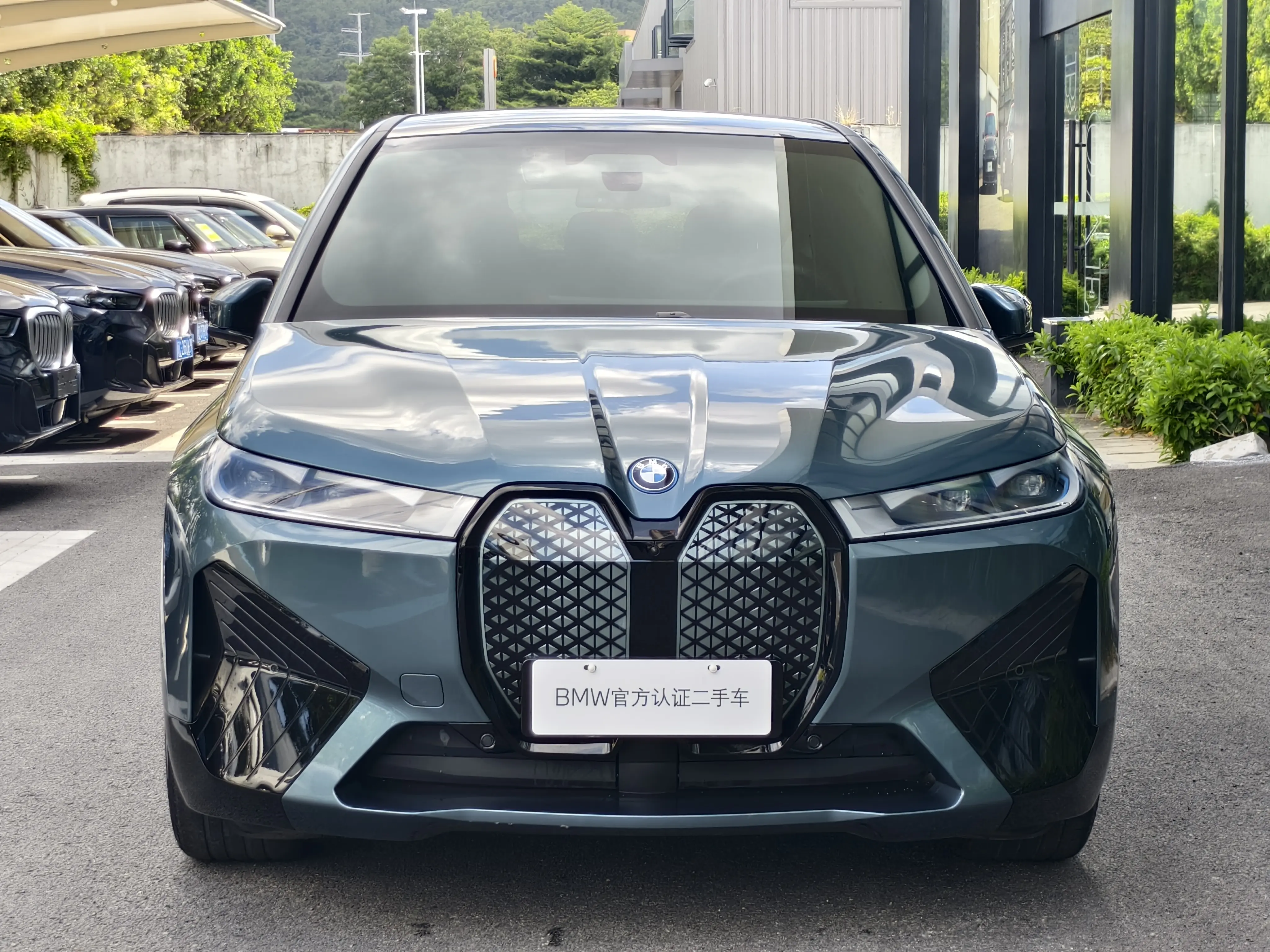 BMW iX  из Китая