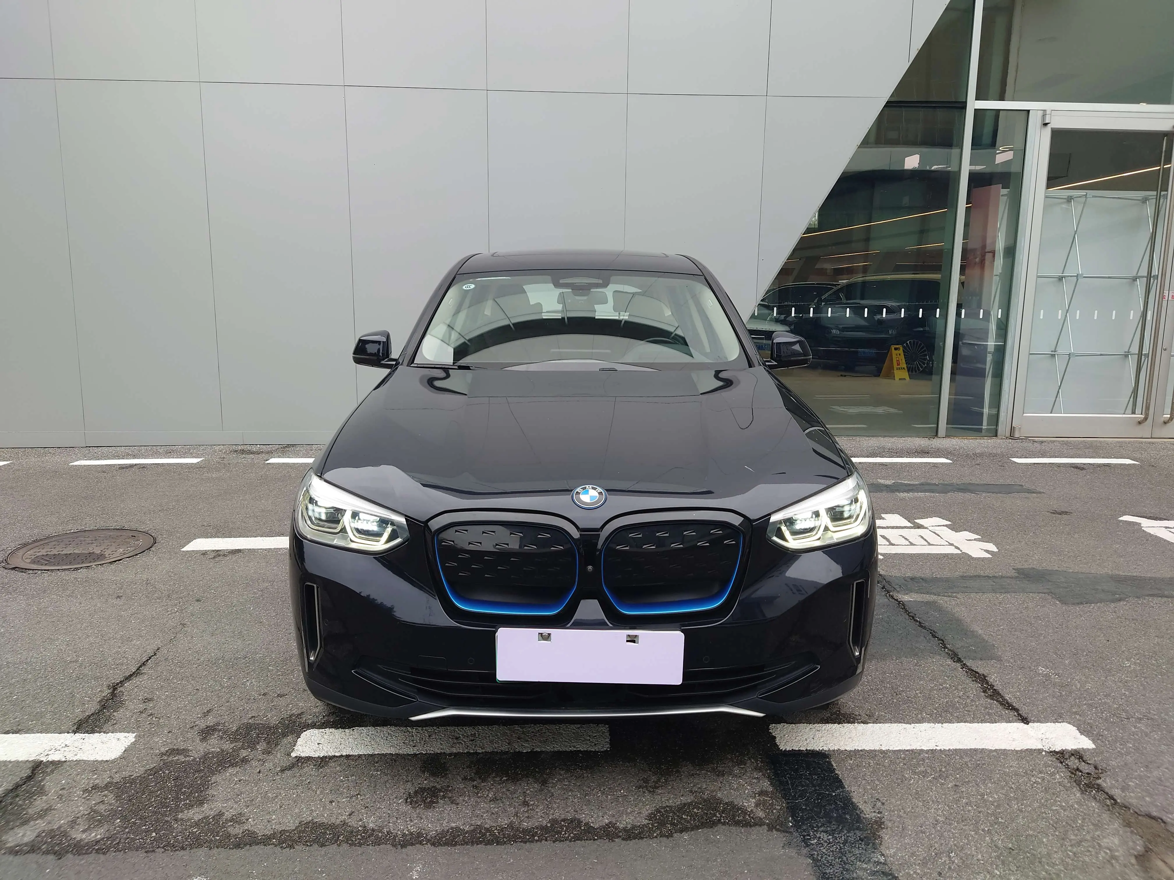 BMW iX3  из Китая