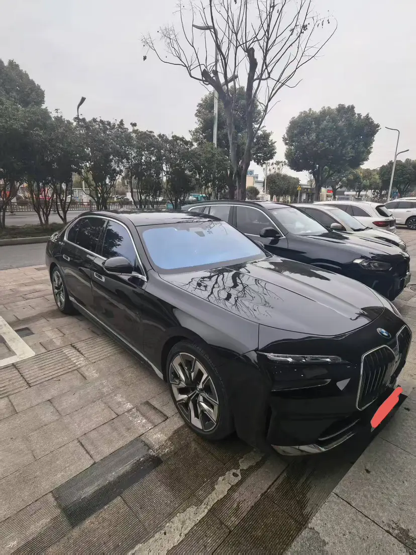 BMW i7  из Китая