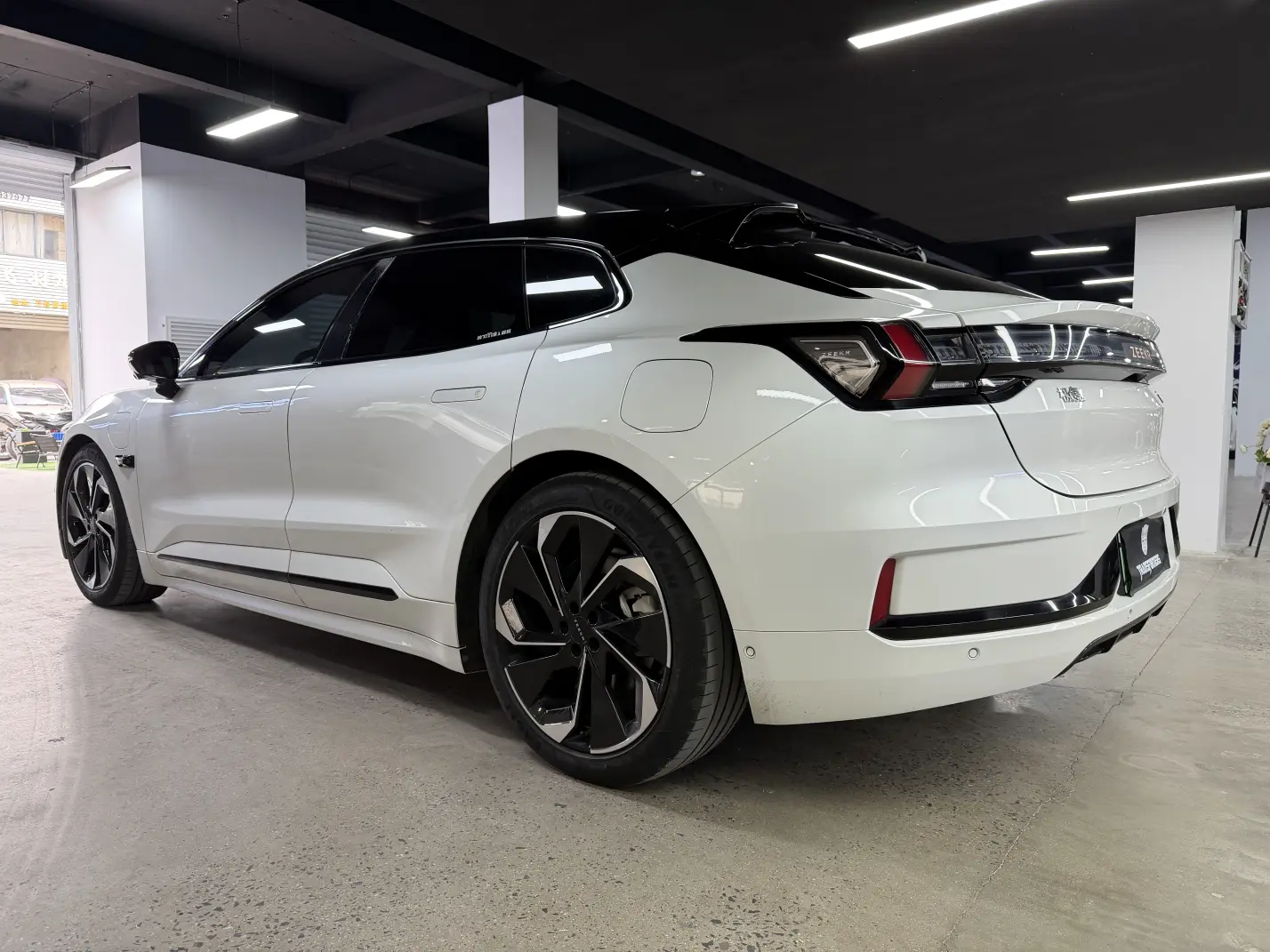 ZEEKR 001  из Китая