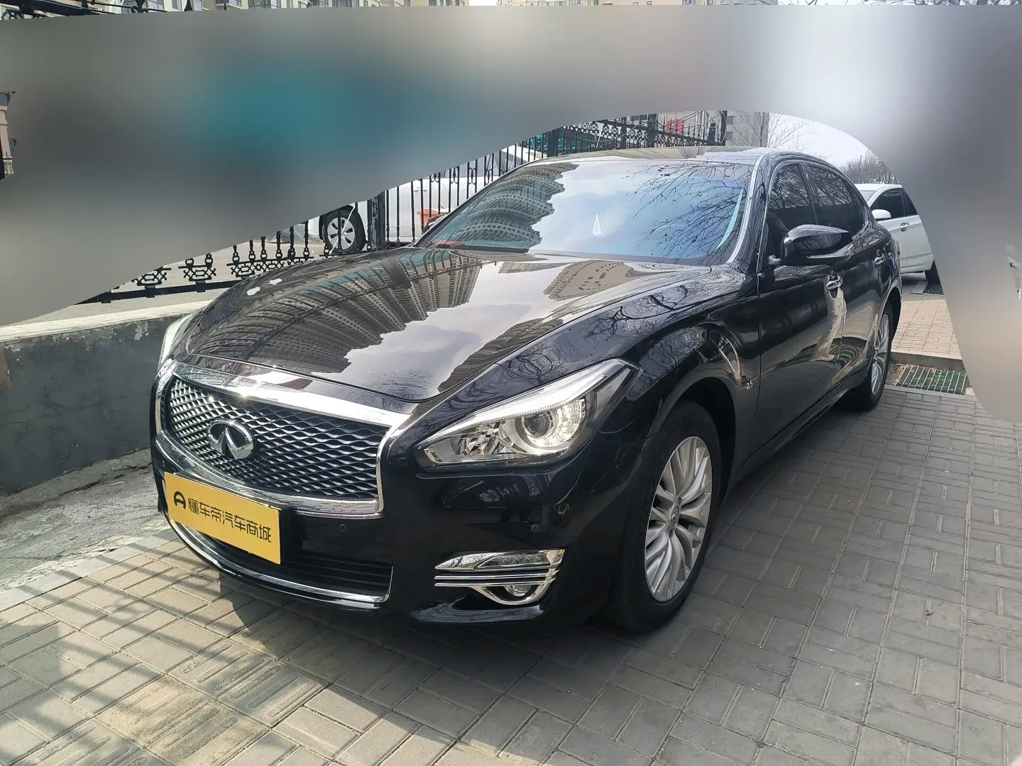 Infiniti Q70