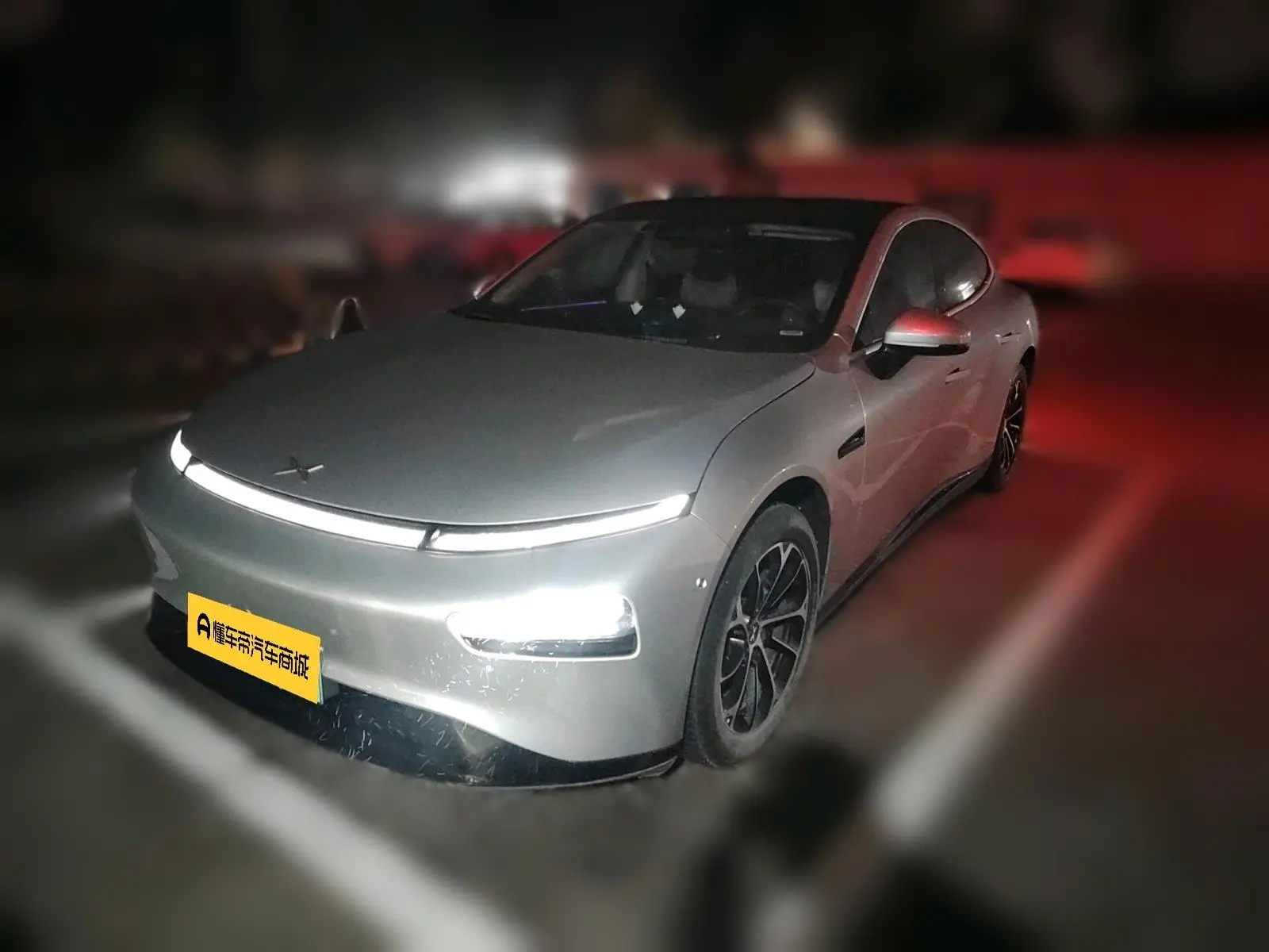 Xpeng P7  из Китая