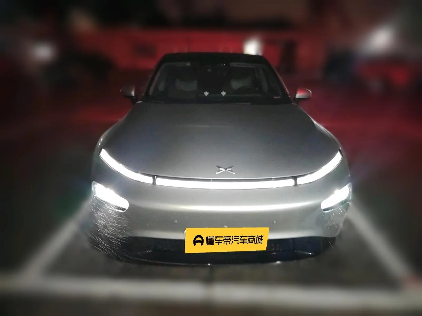 Xpeng P7  из Китая