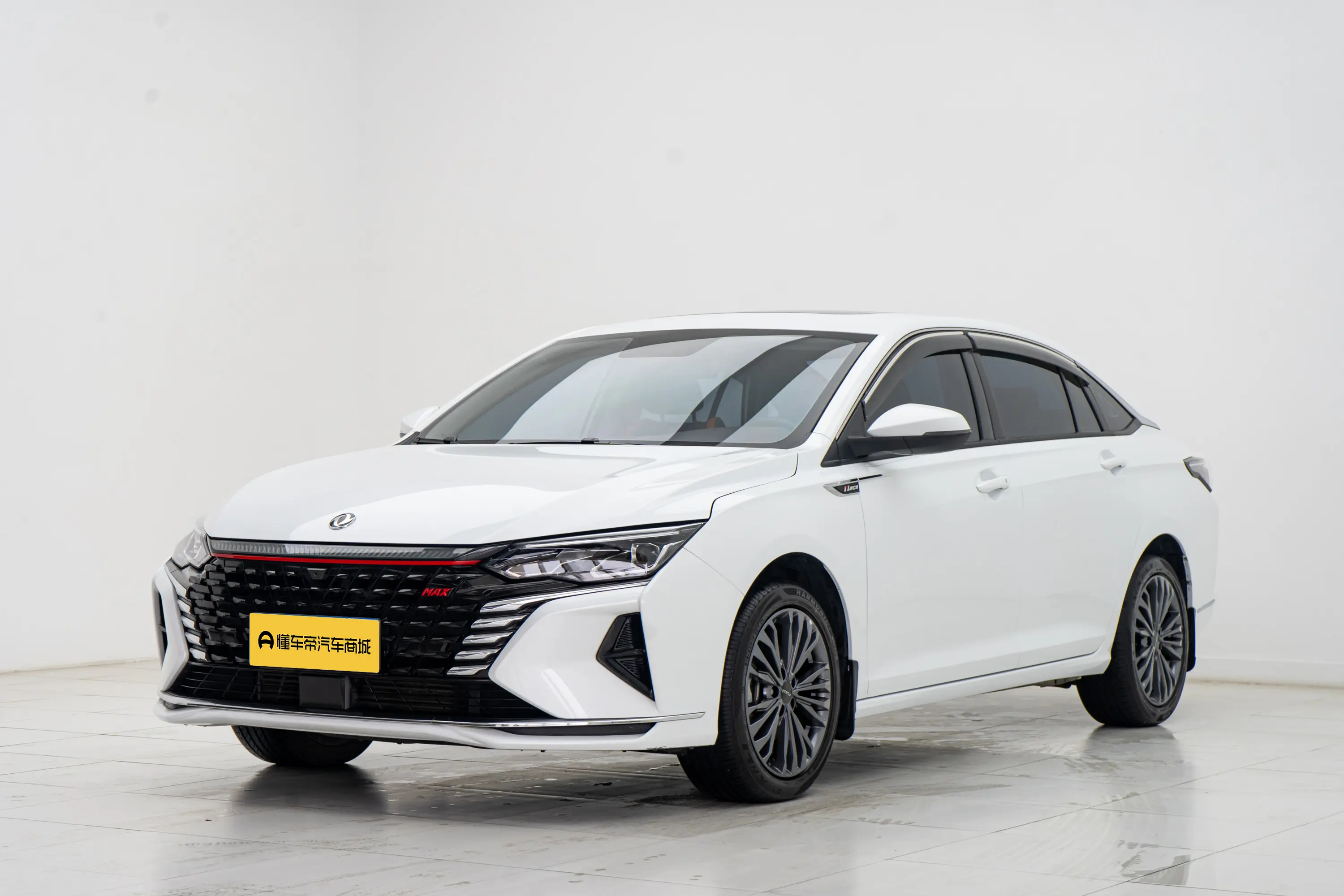 Dongfeng Yixuan MAX  из Китая