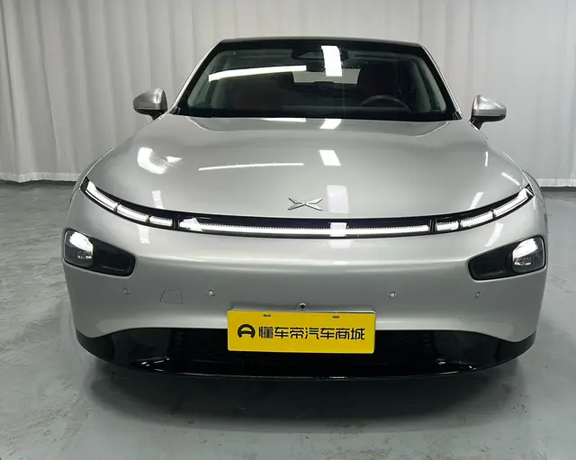 Xpeng P7  из Китая