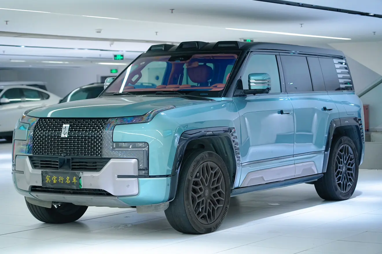 BYD Yangwang U8  из Китая