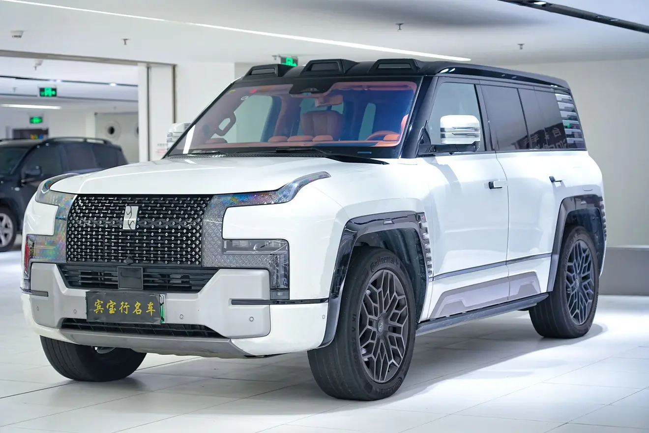 BYD Yangwang U8  из Китая