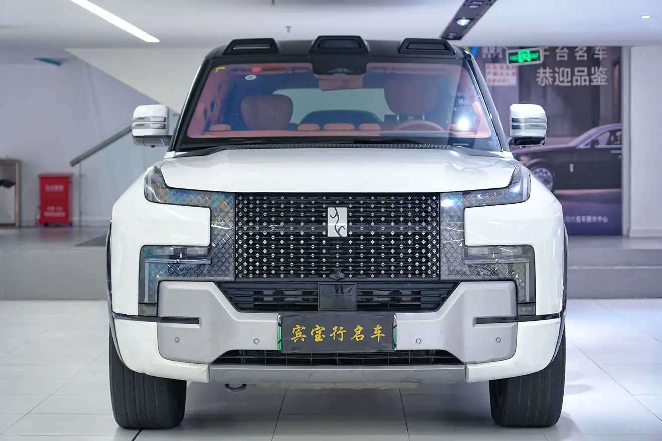 BYD Yangwang U8  из Китая