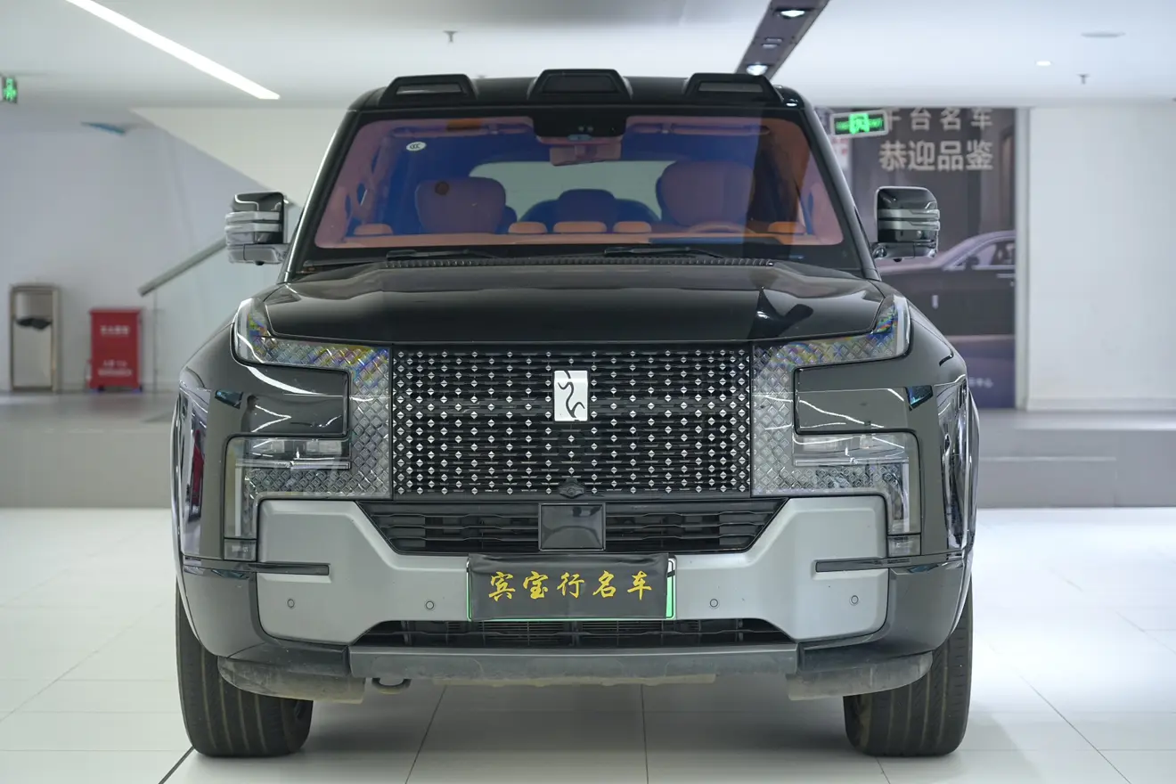 BYD Yangwang U8  из Китая