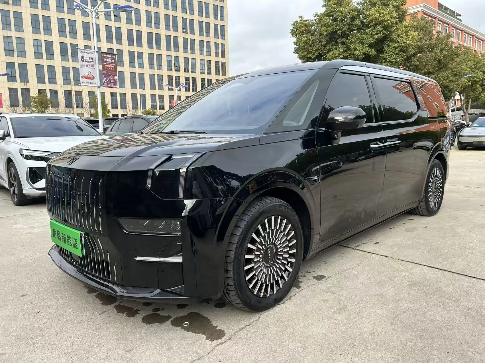 ZEEKR 009  из Китая