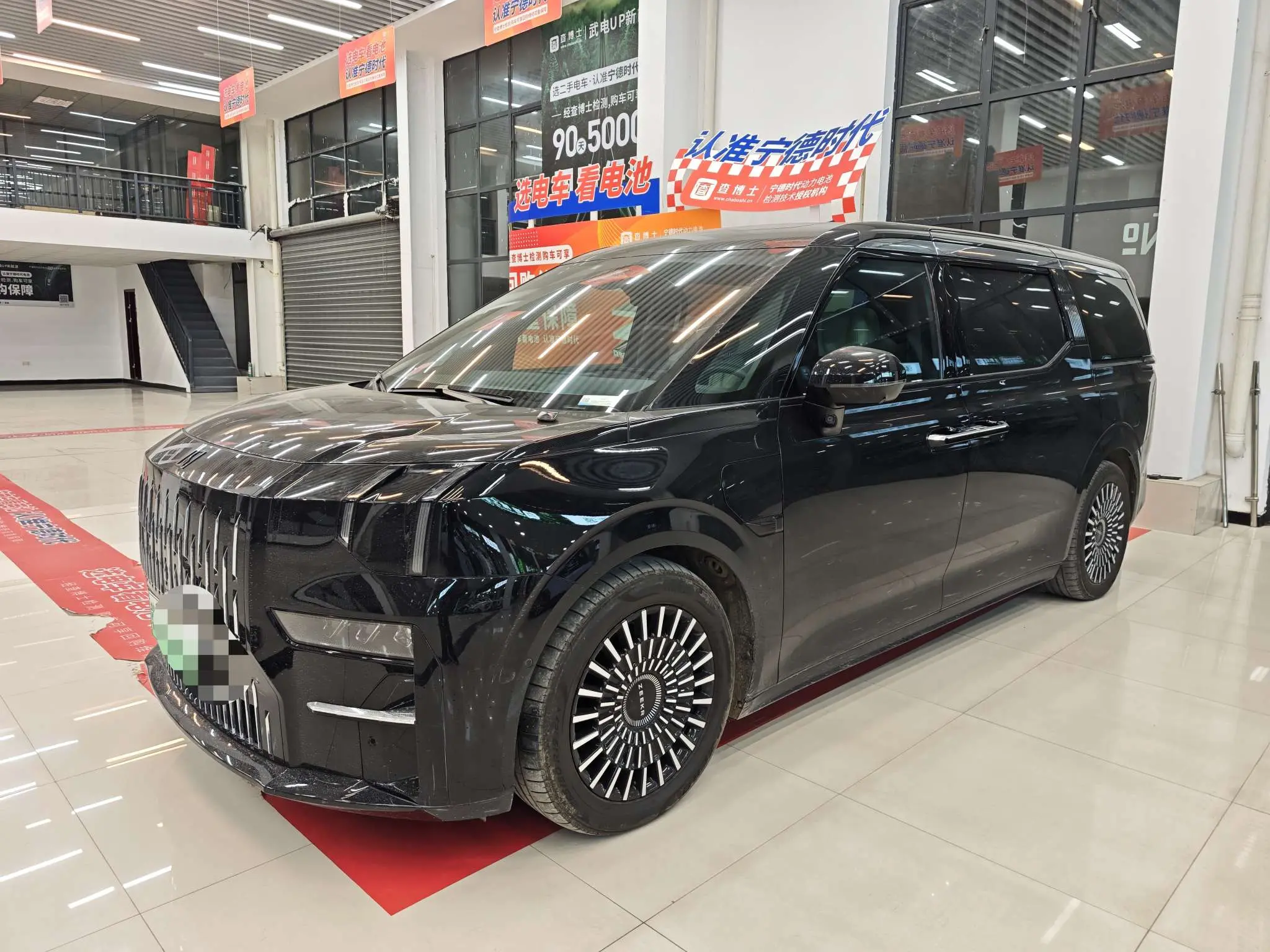 ZEEKR 009  из Китая