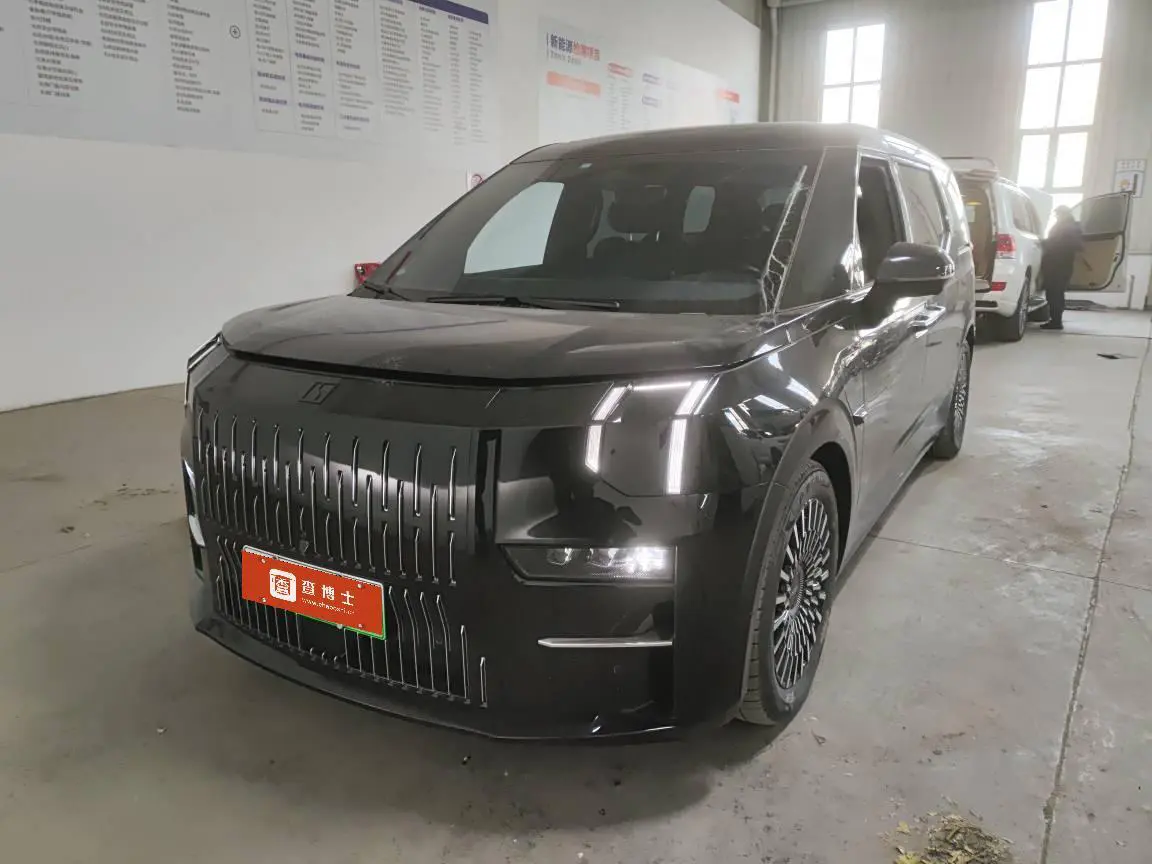 ZEEKR 009  из Китая