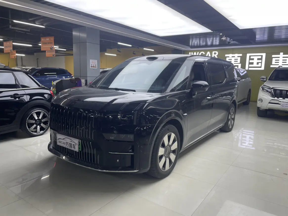 ZEEKR 009  из Китая