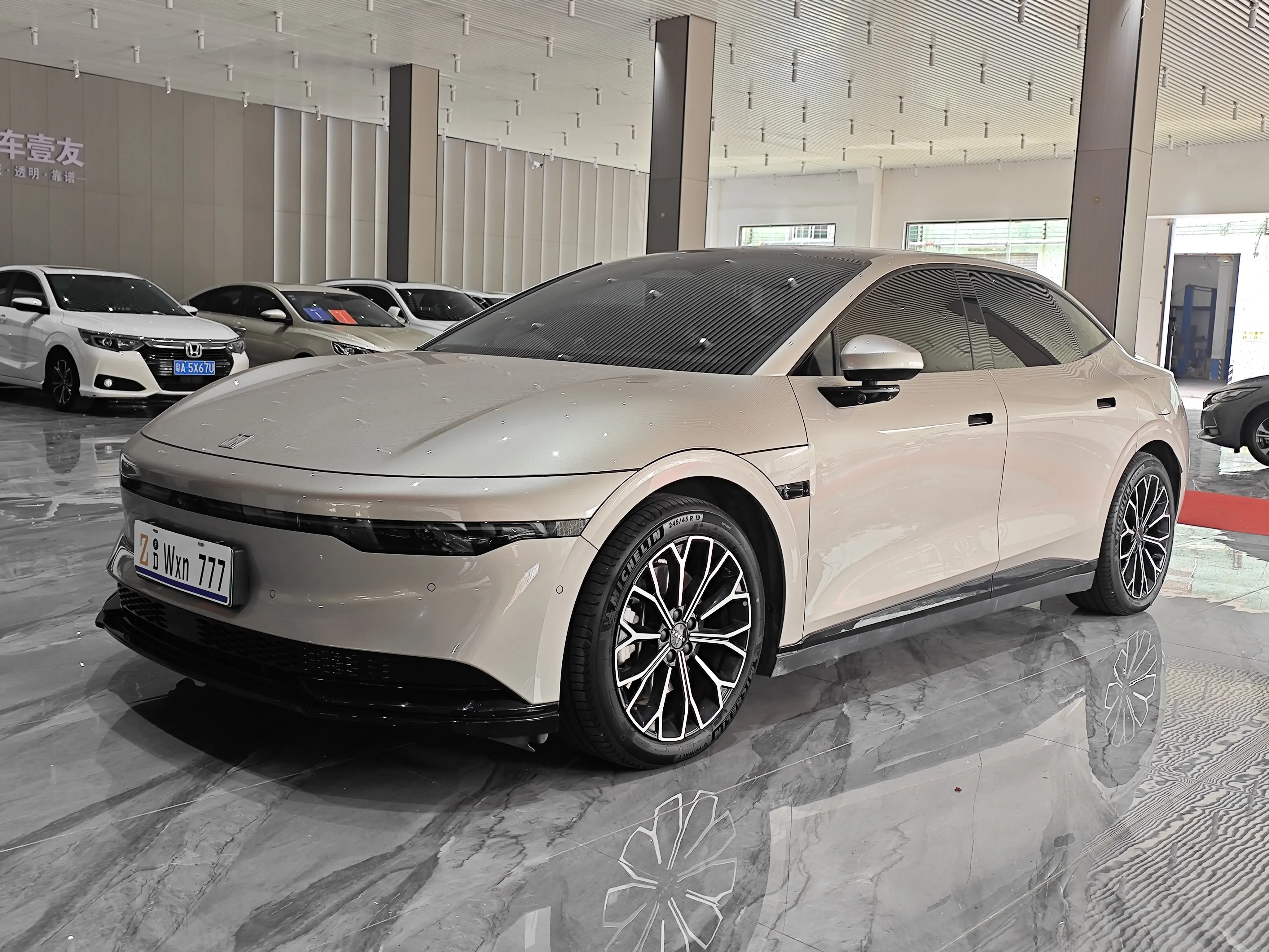 ZEEKR 007  из Китая