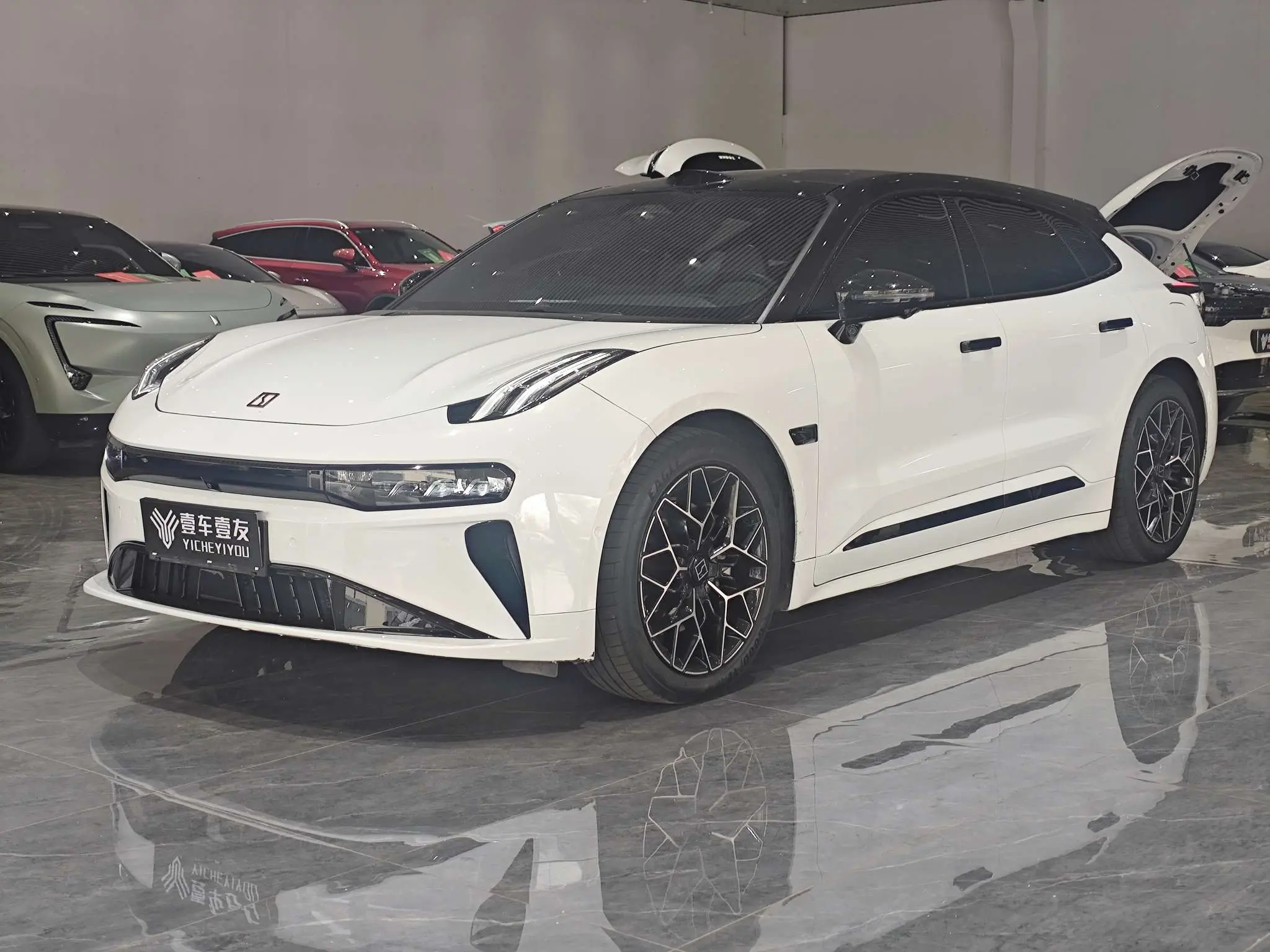 ZEEKR 001  из Китая