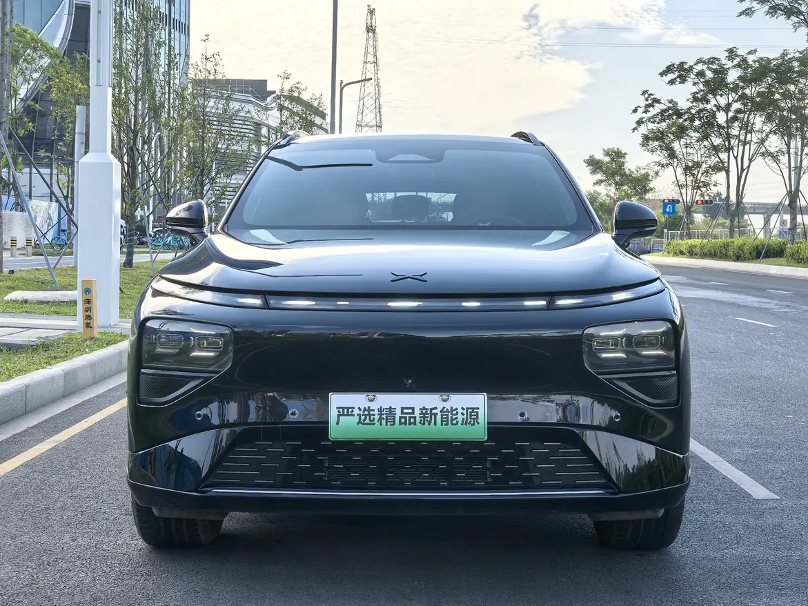 Xpeng G9  из Китая